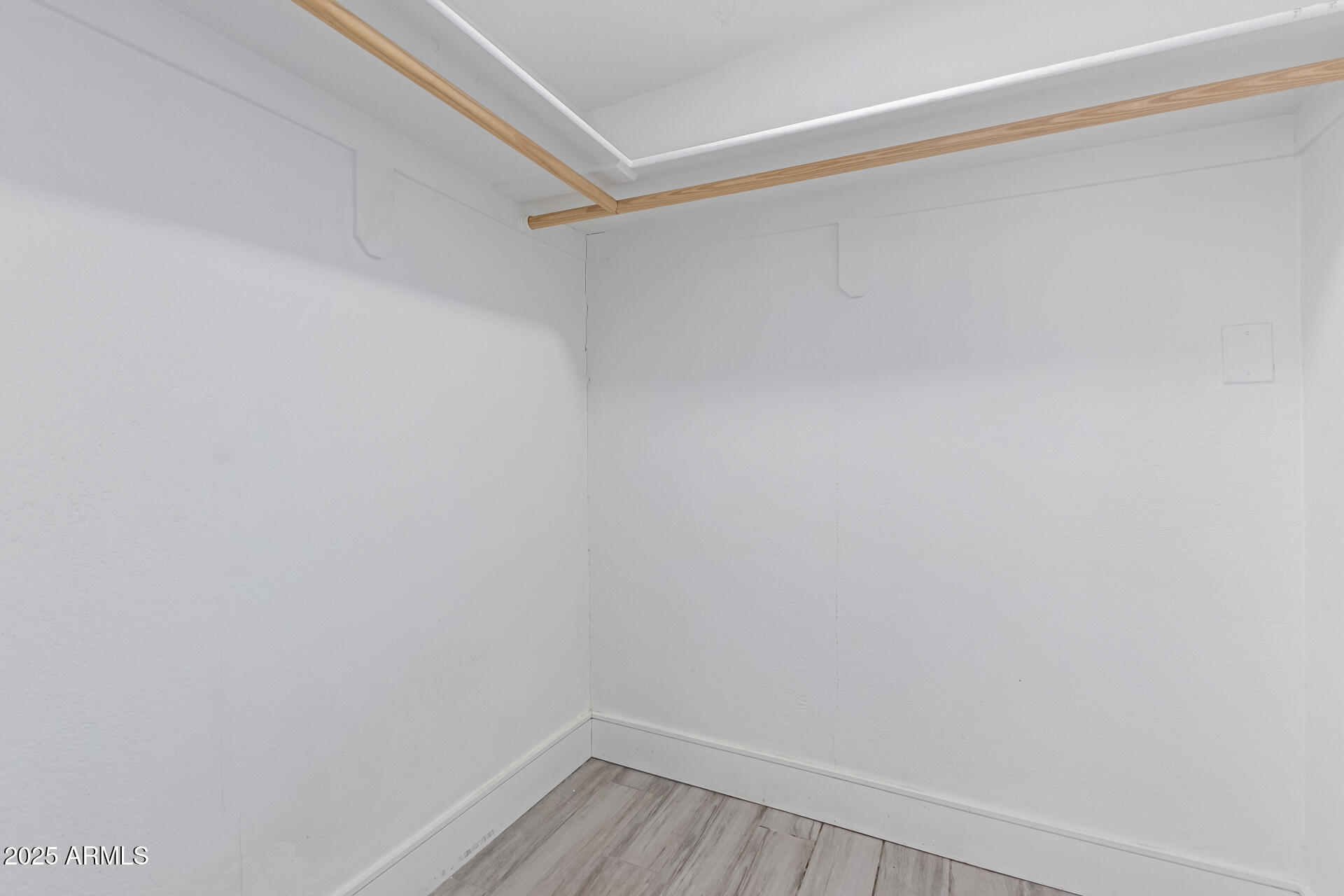 2433 E IMPALA Avenue