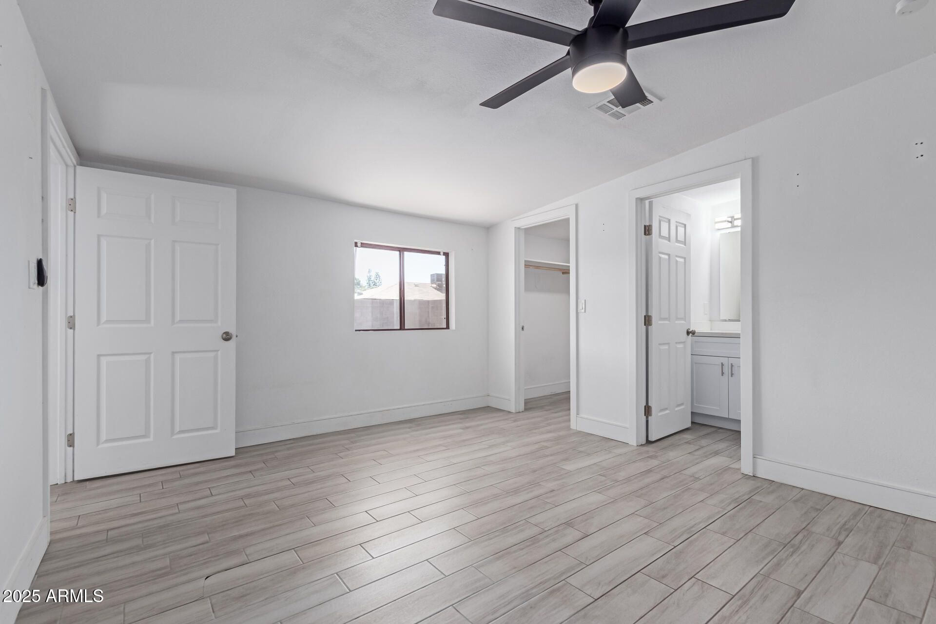 2433 E IMPALA Avenue