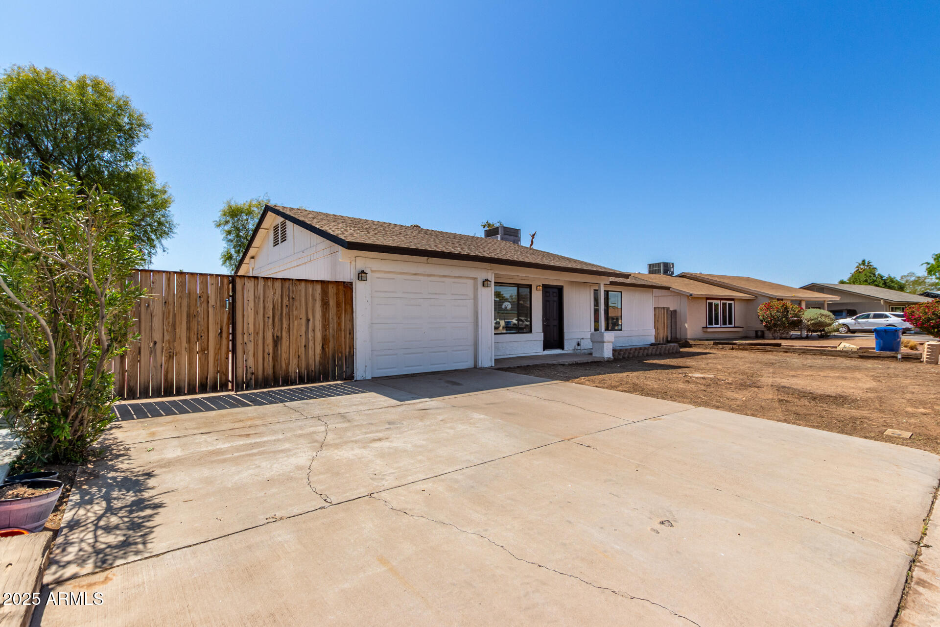 2433 E IMPALA Avenue