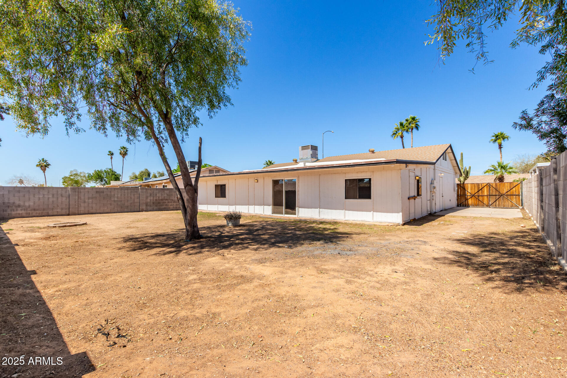 2433 E IMPALA Avenue