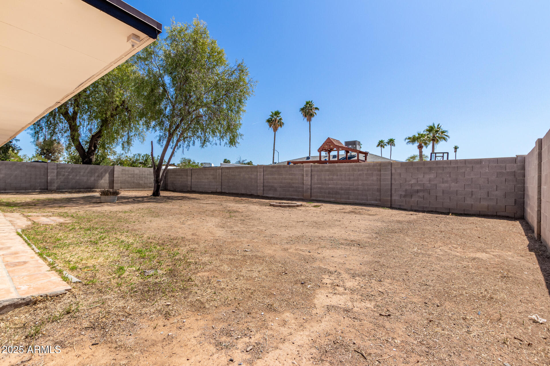 2433 E IMPALA Avenue