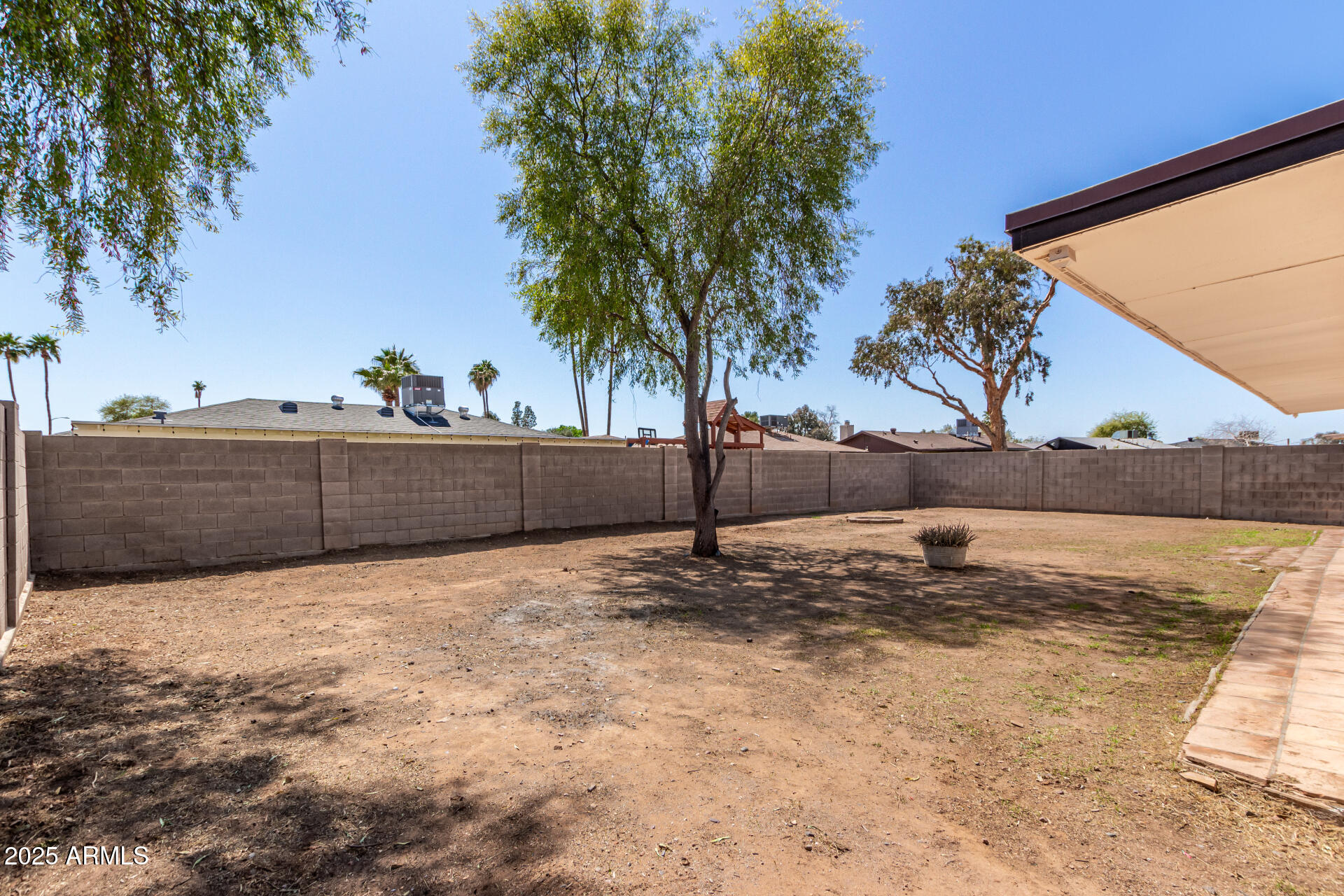 2433 E IMPALA Avenue