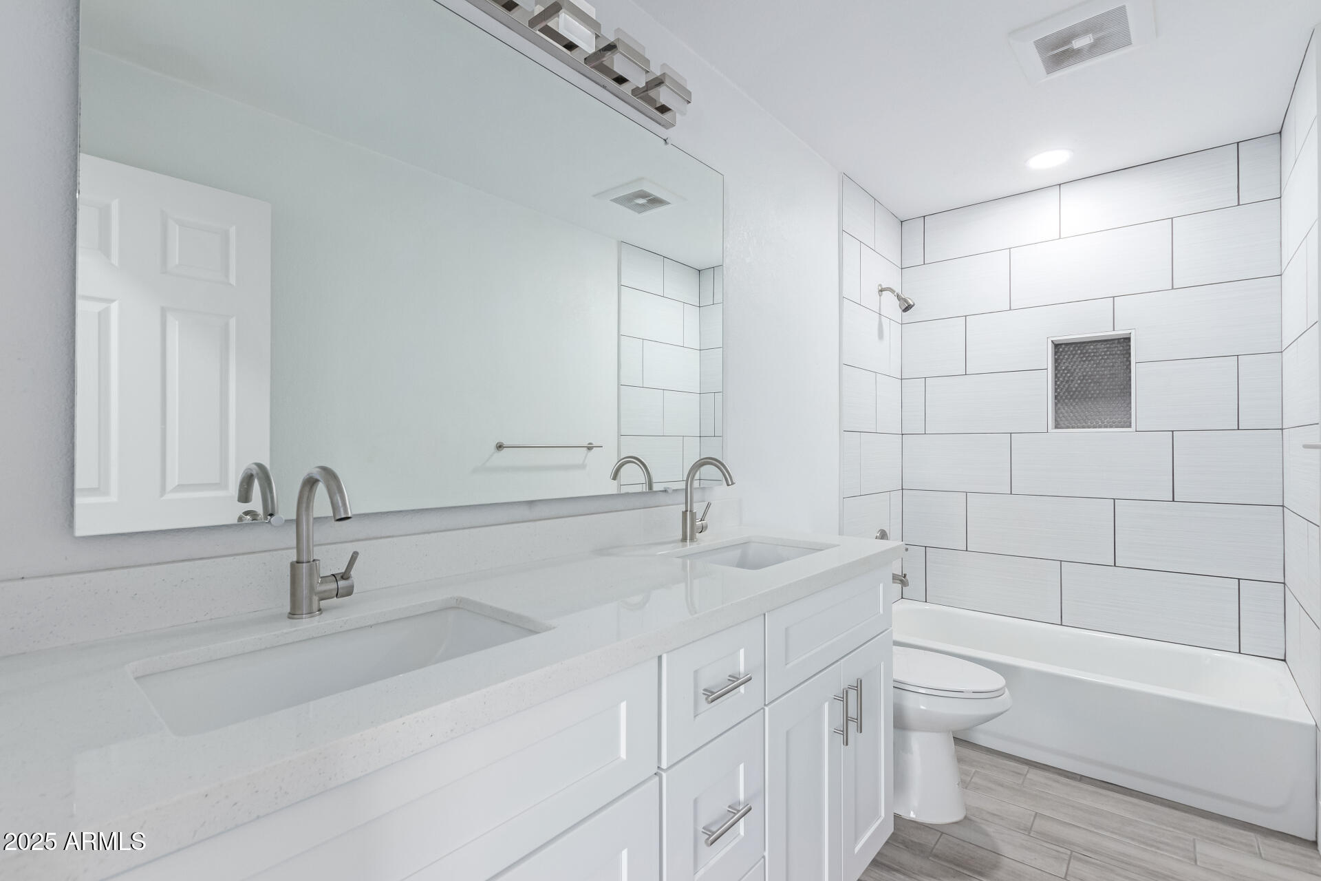 2433 E IMPALA Avenue