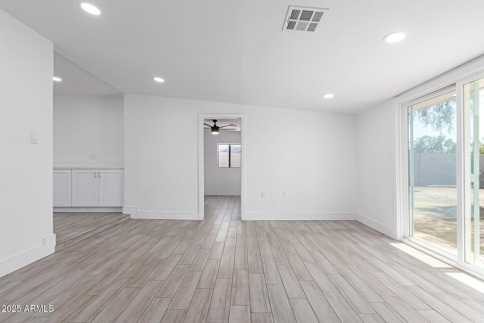 2433 E IMPALA Avenue