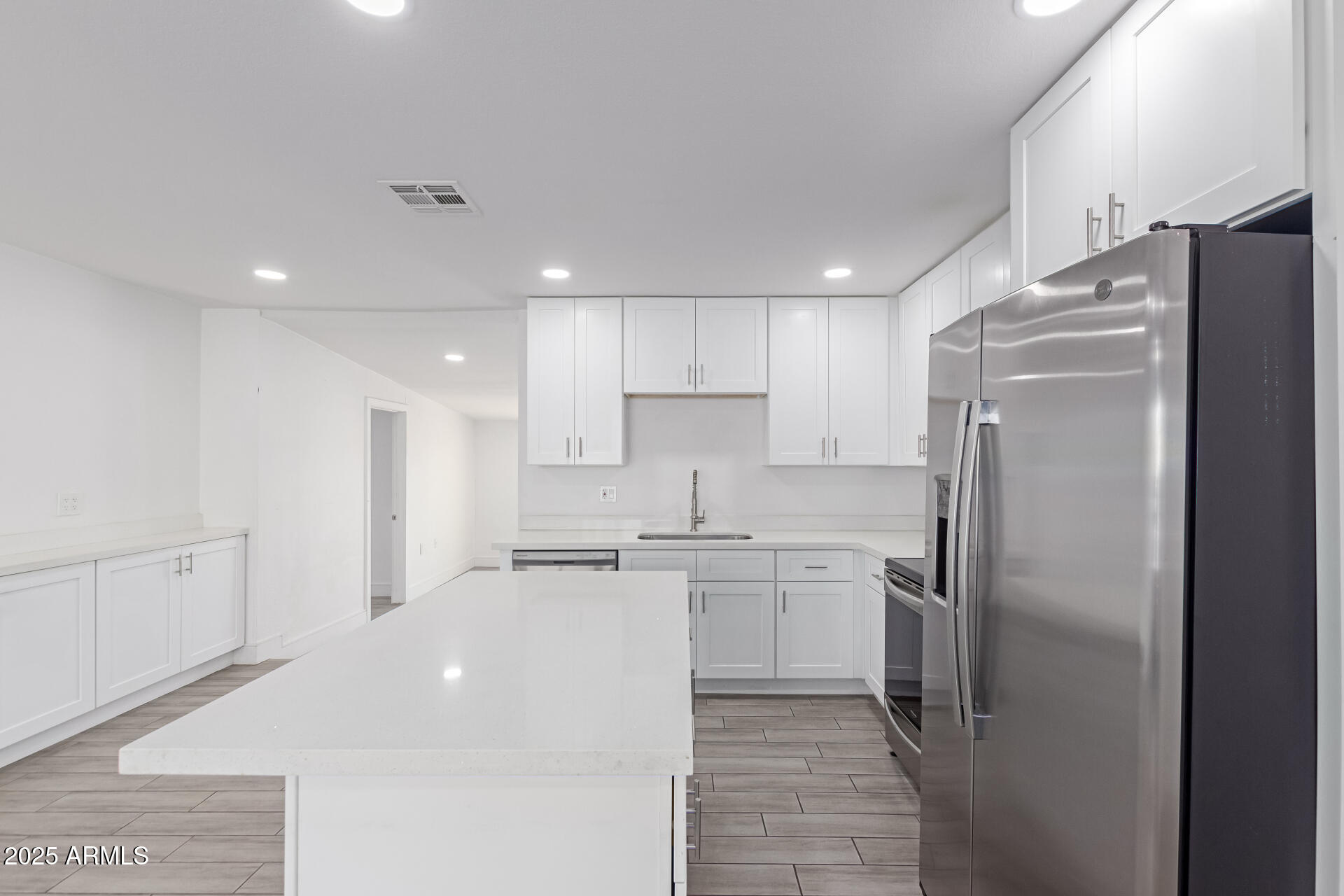 2433 E IMPALA Avenue