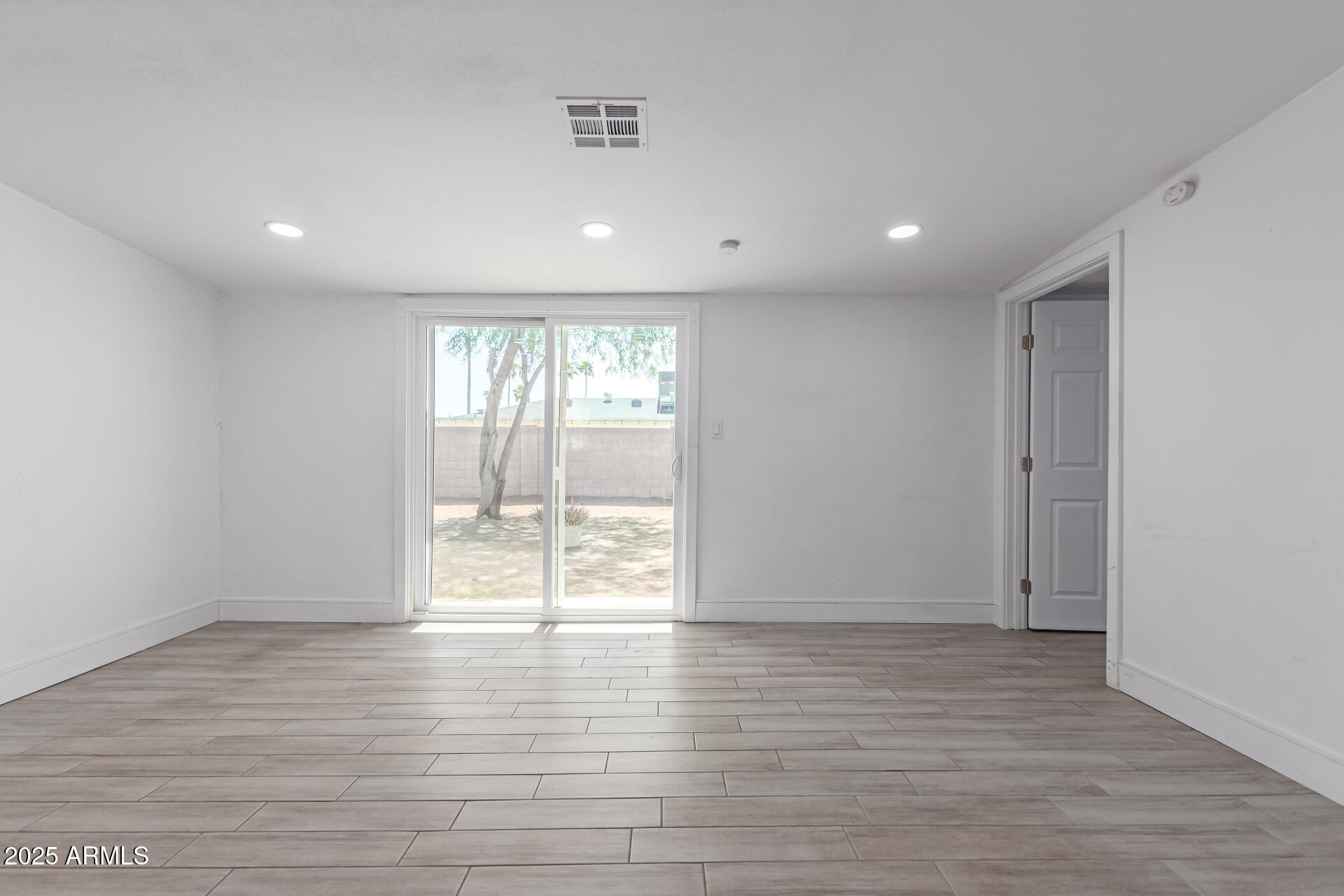 2433 E IMPALA Avenue