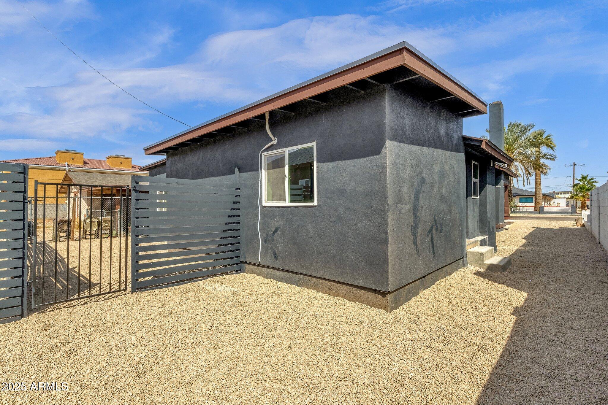 1341 E WILLETTA Street