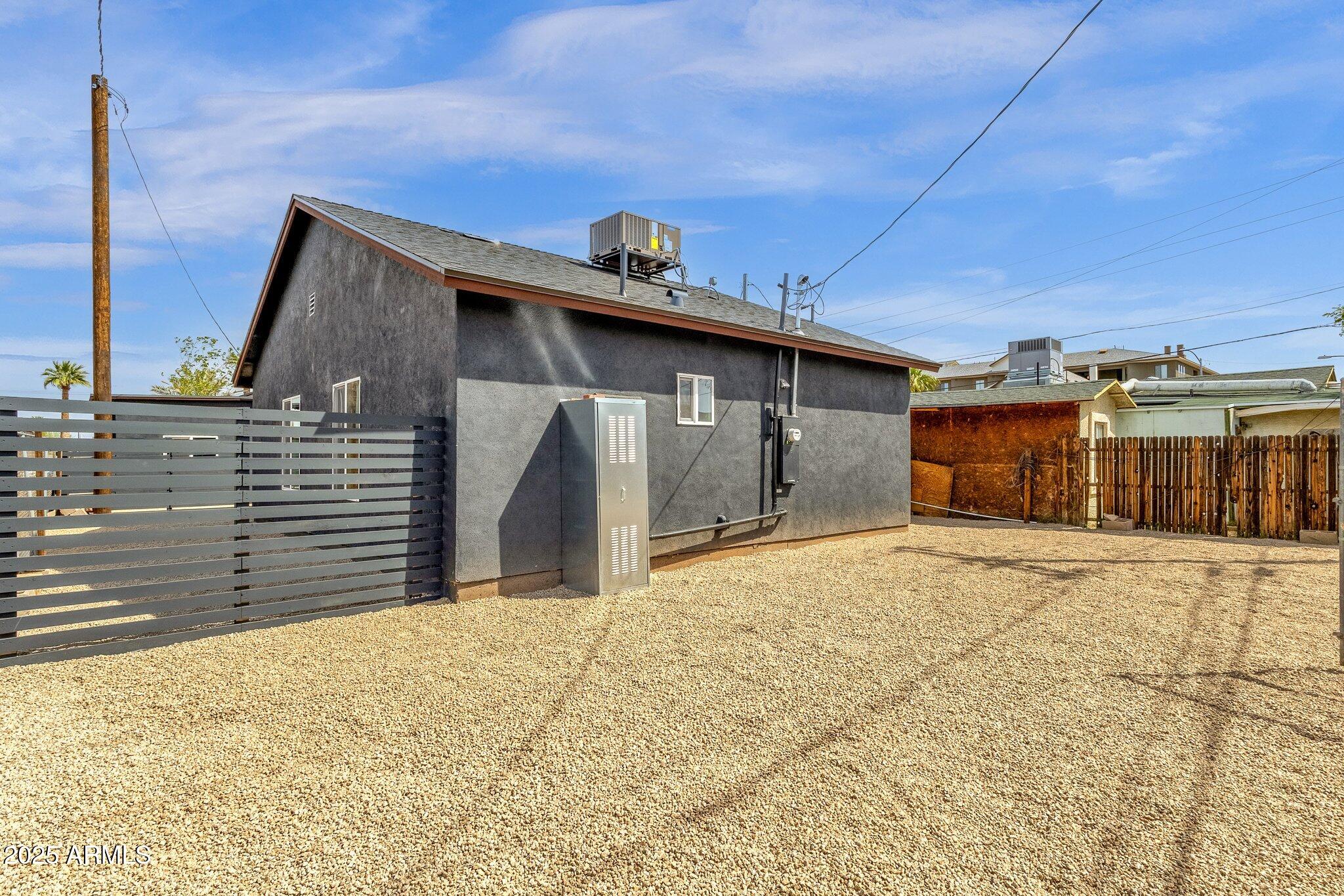 1341 E WILLETTA Street