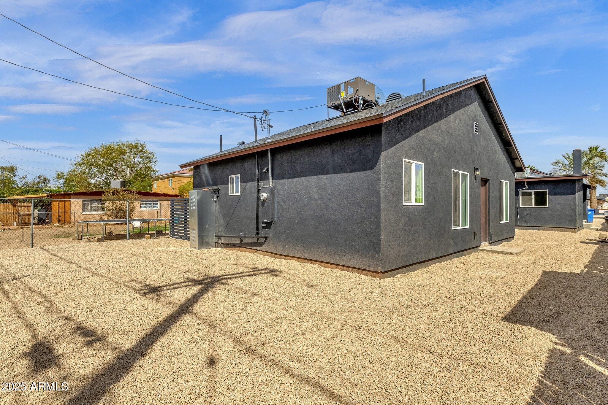 1341 E WILLETTA Street
