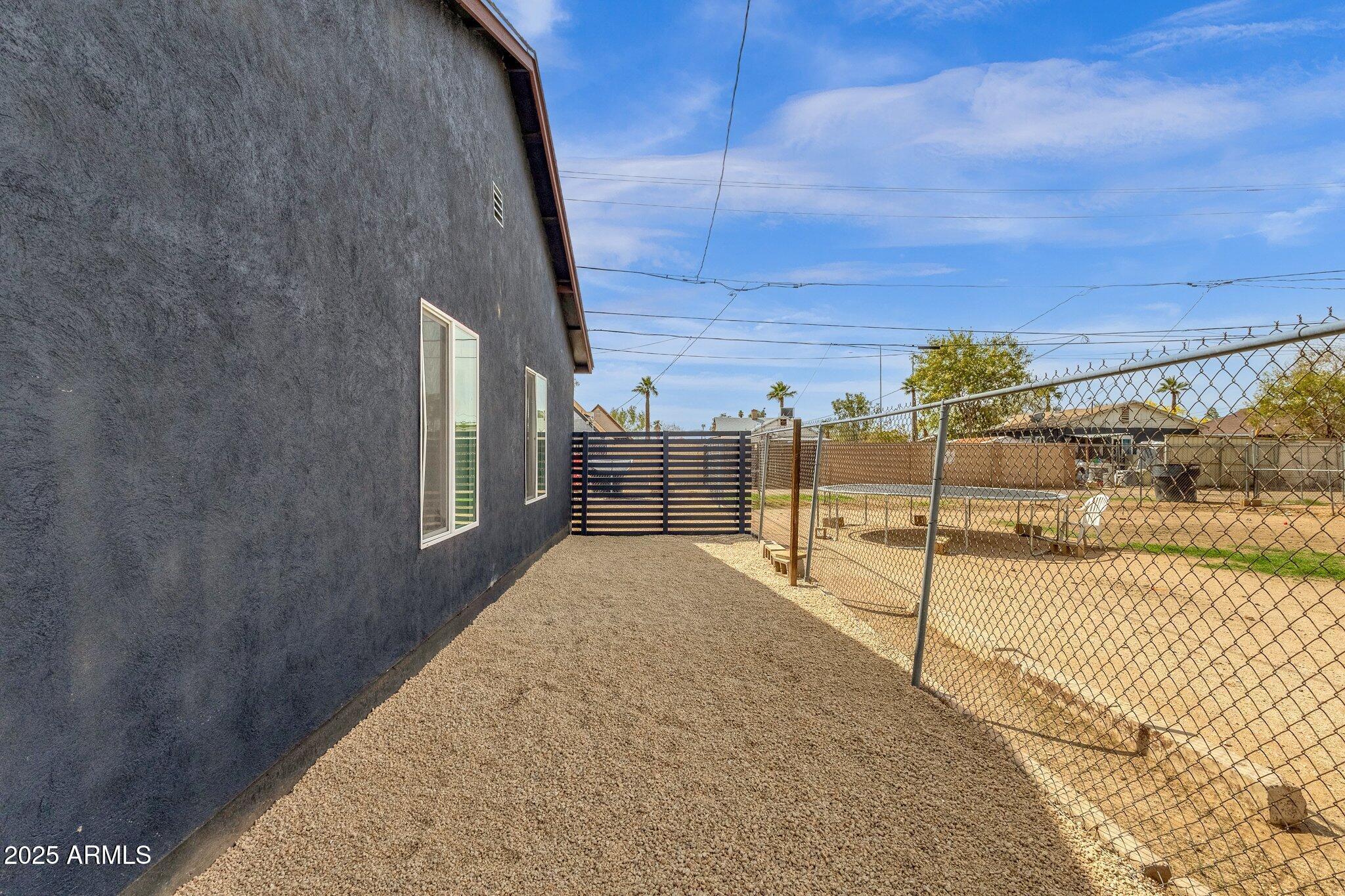 1341 E WILLETTA Street