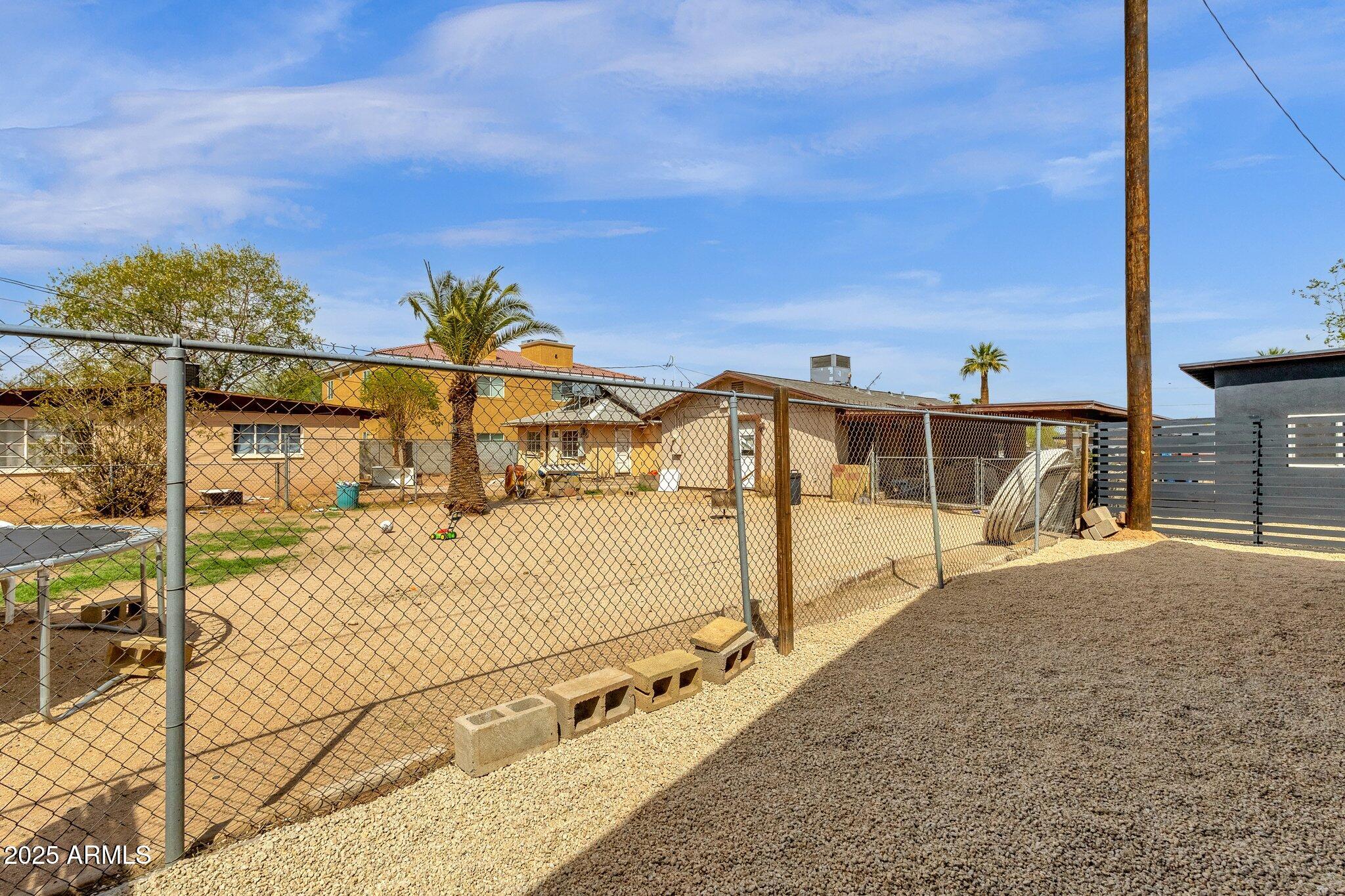 1341 E WILLETTA Street
