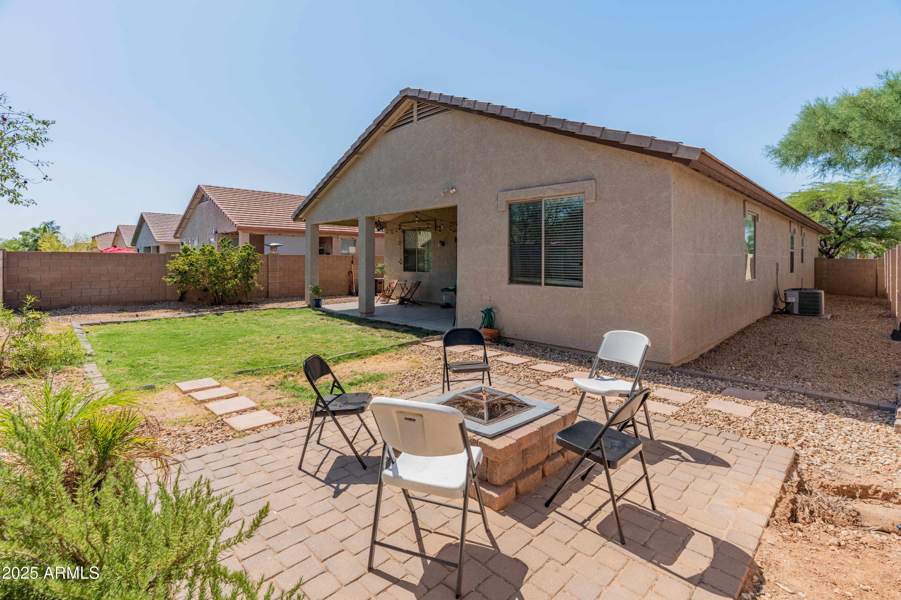 17056 W BRISTOL Lane