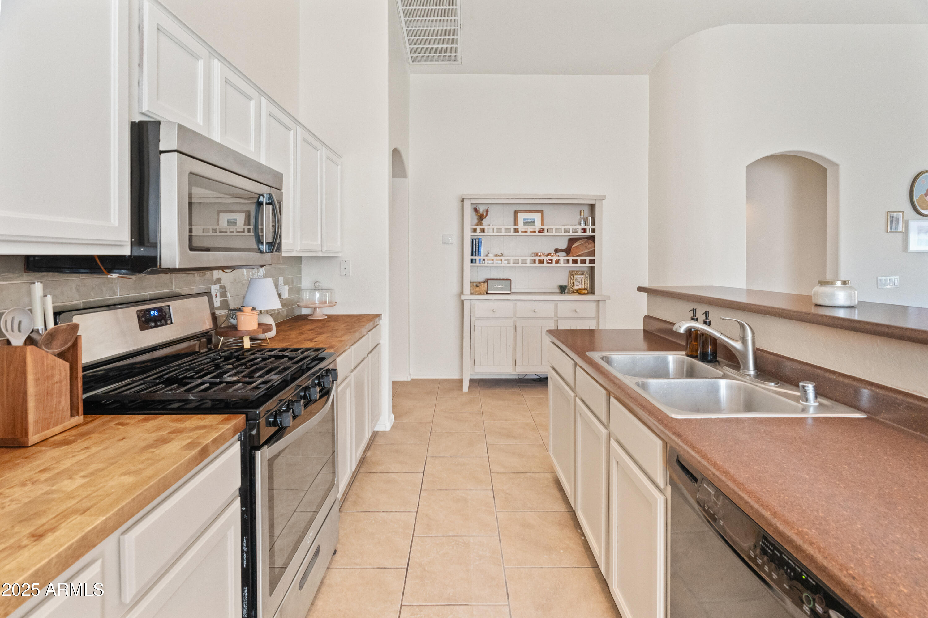 17056 W BRISTOL Lane