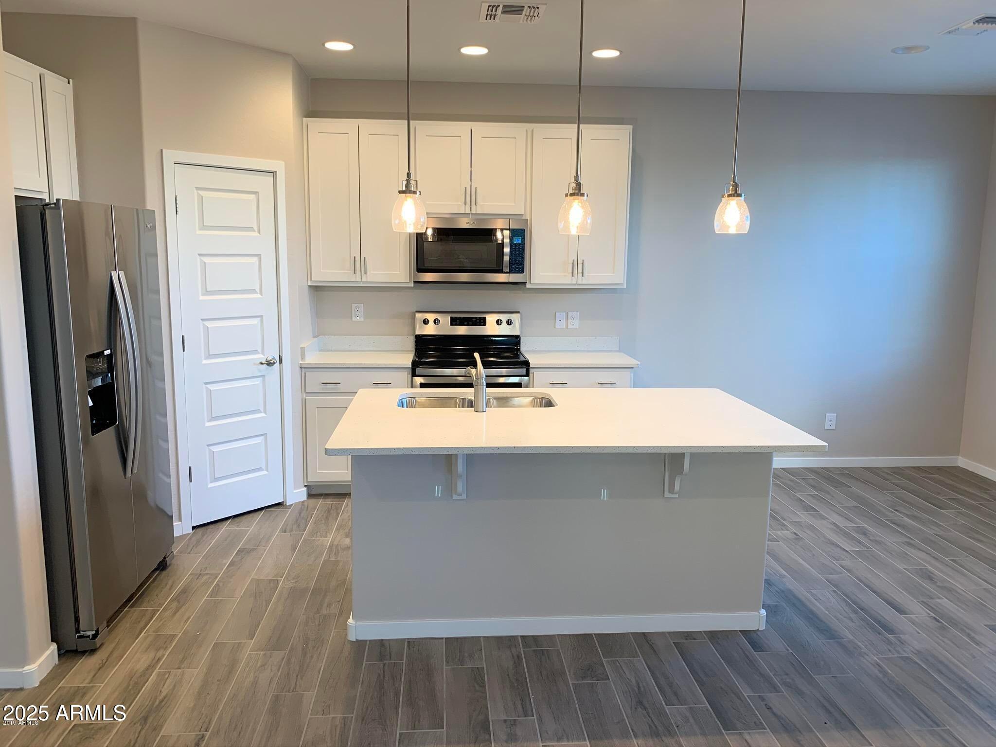 584 W WESTCHESTER Avenue