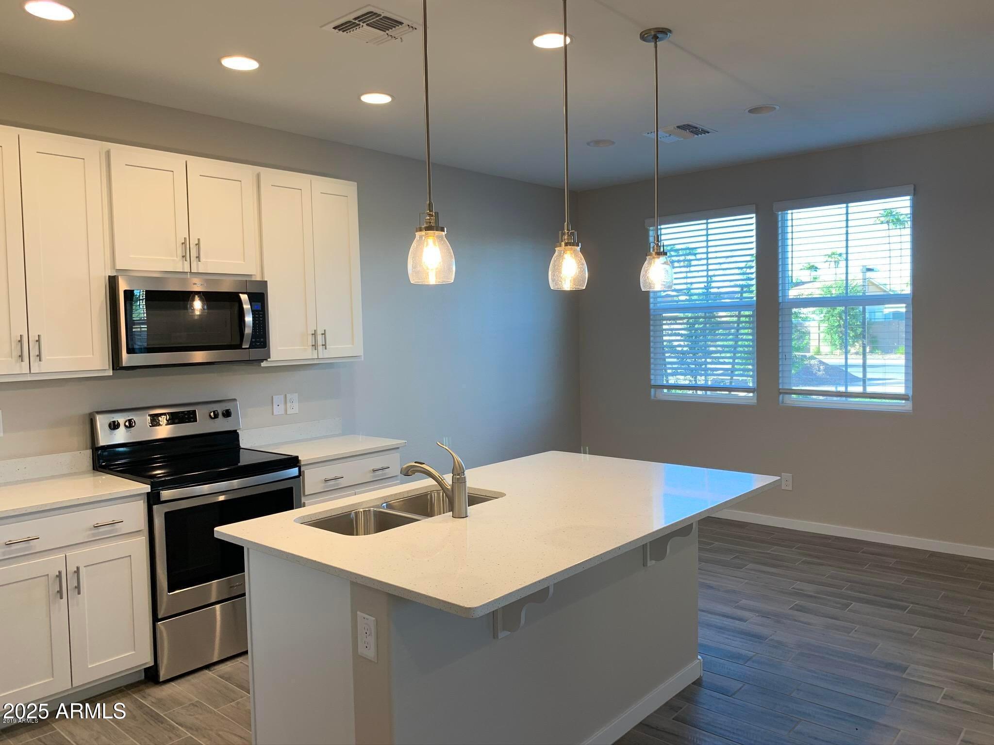 584 W WESTCHESTER Avenue