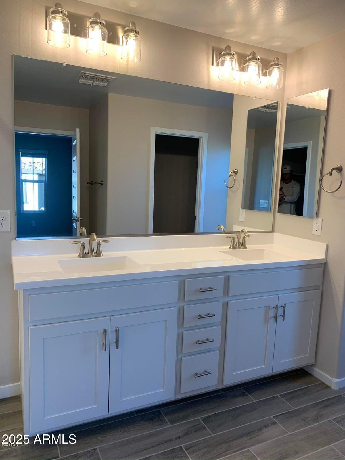 584 W WESTCHESTER Avenue