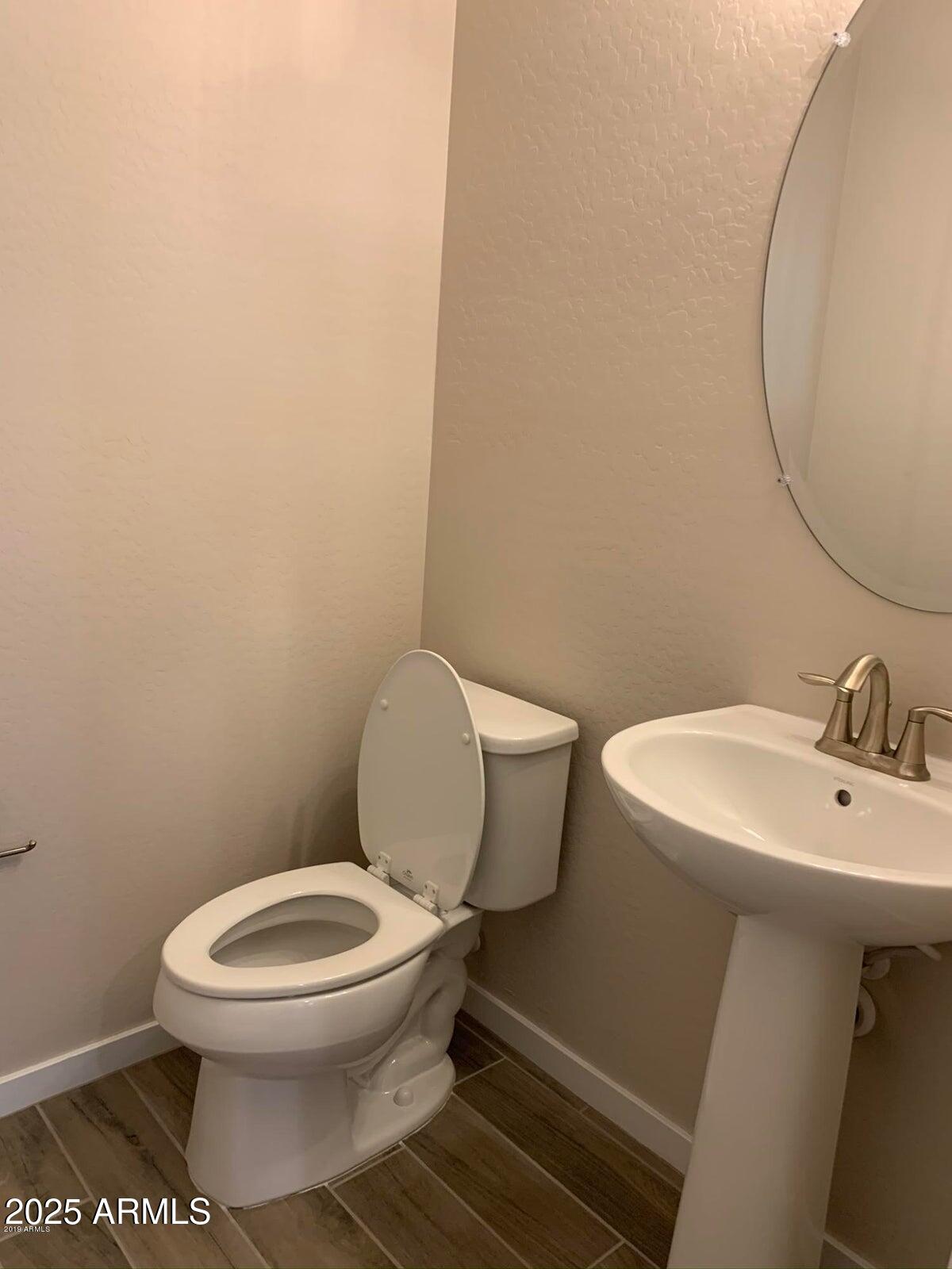 584 W WESTCHESTER Avenue