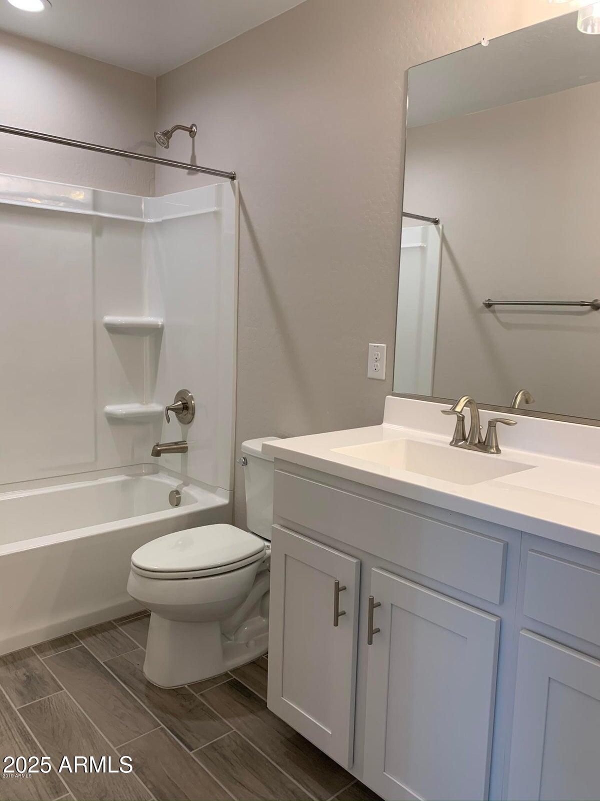 584 W WESTCHESTER Avenue