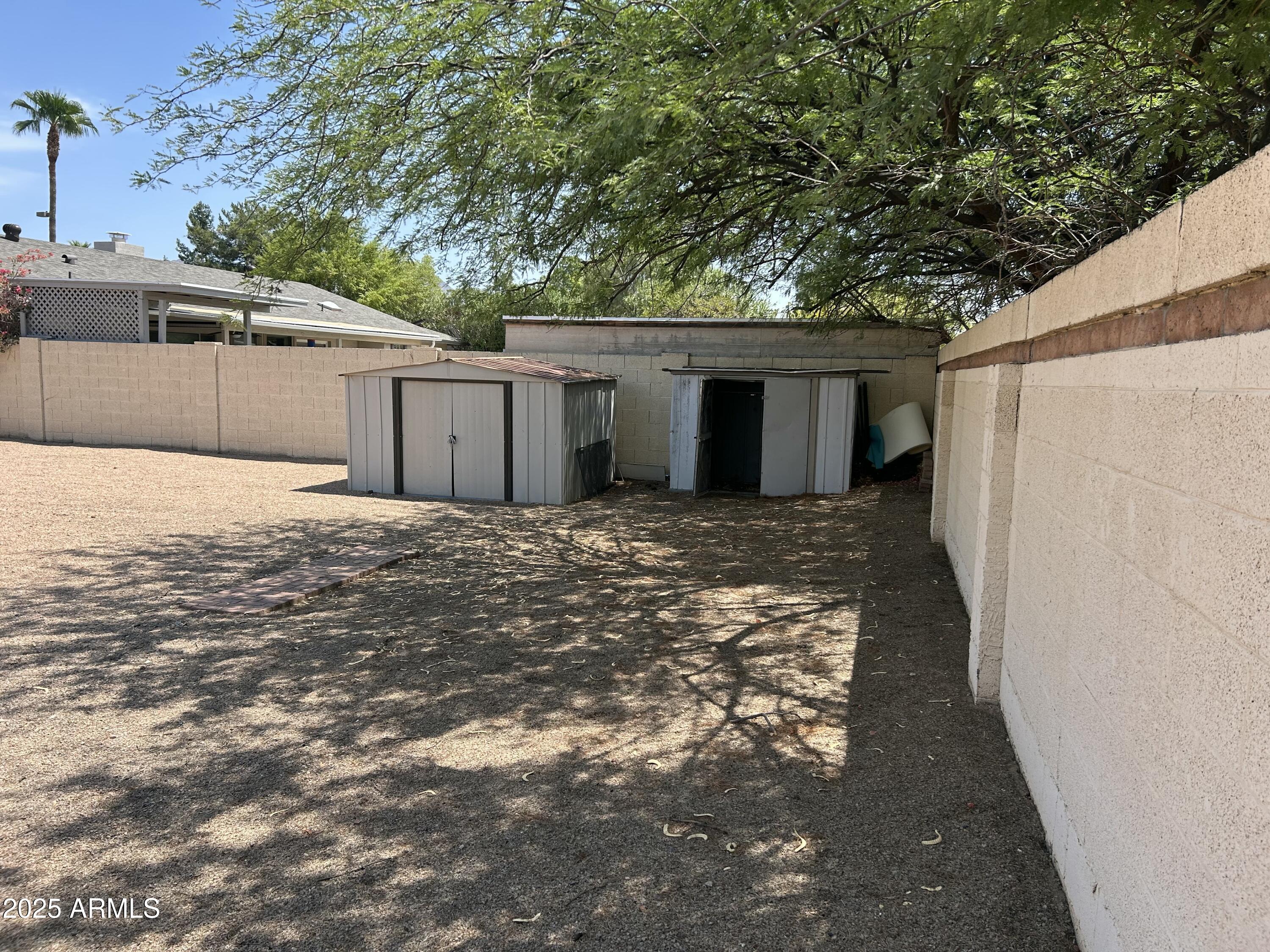 9013 E LUDLOW Drive