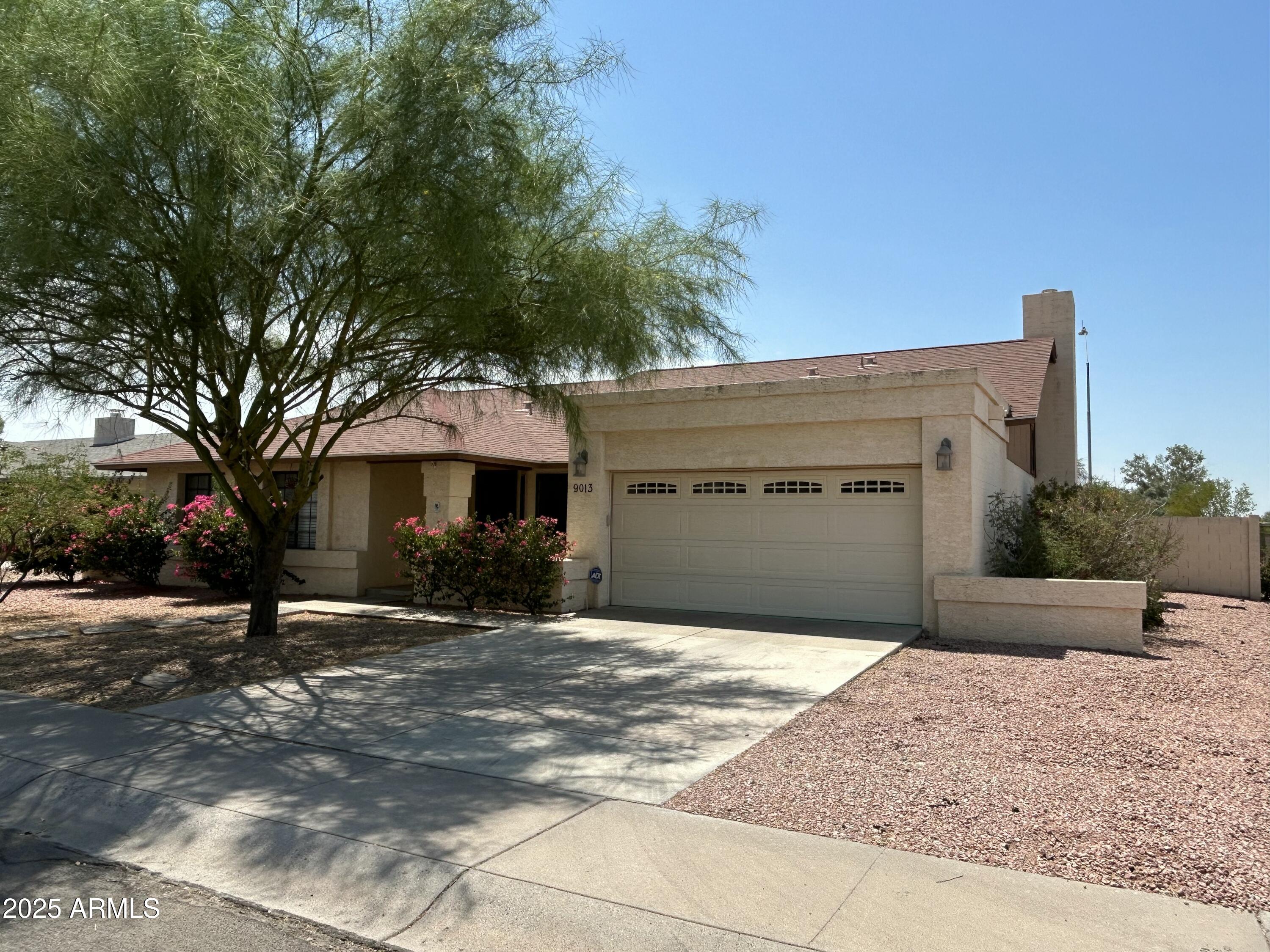 9013 E LUDLOW Drive