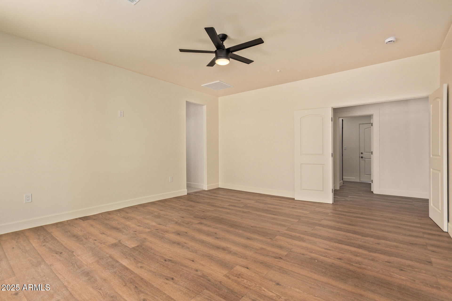 18215 W ENOCH Drive