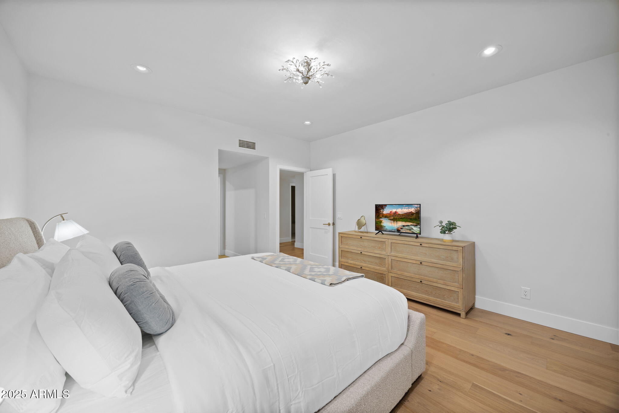 10111 E CHOLLA Street