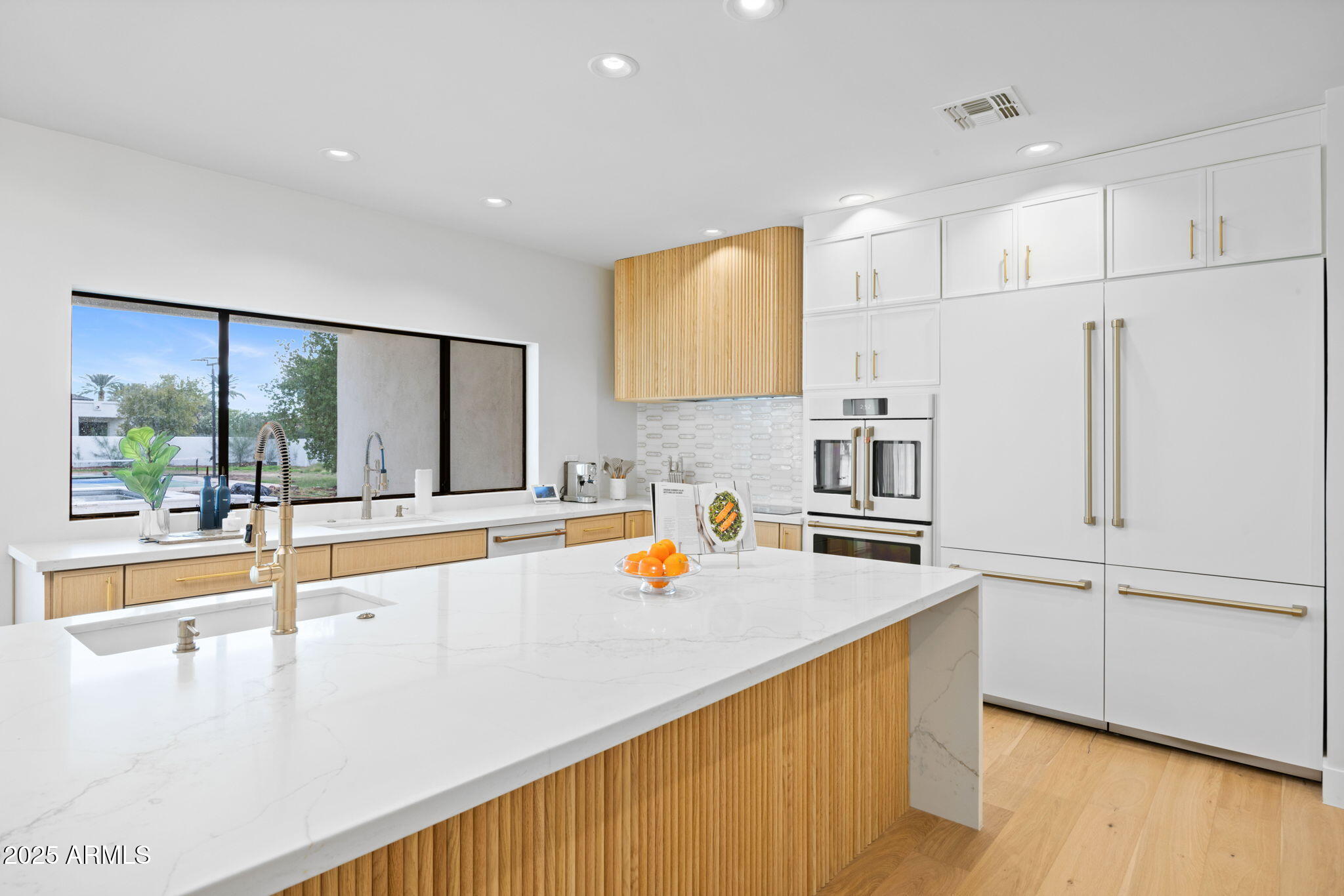 10111 E CHOLLA Street