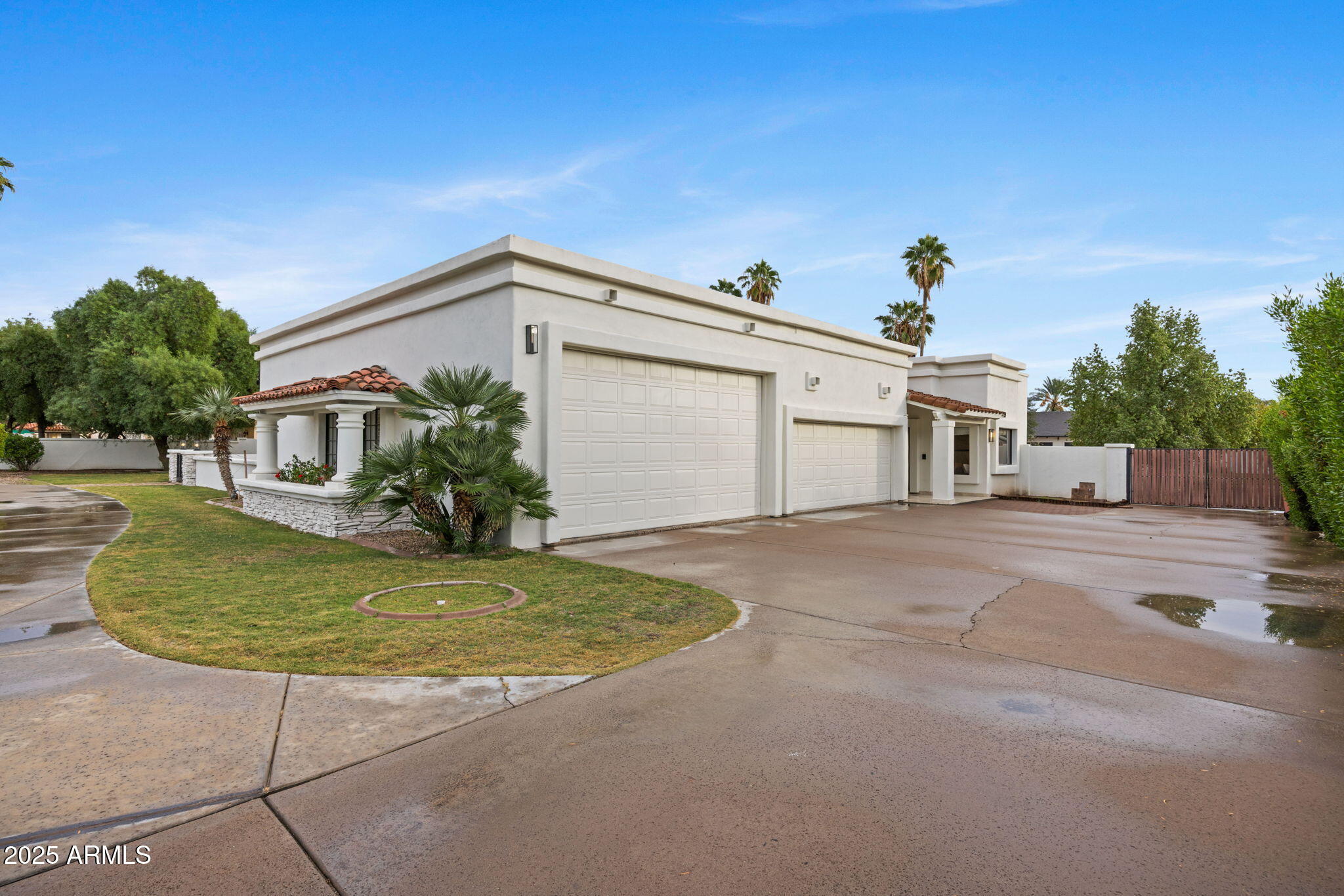 10111 E CHOLLA Street