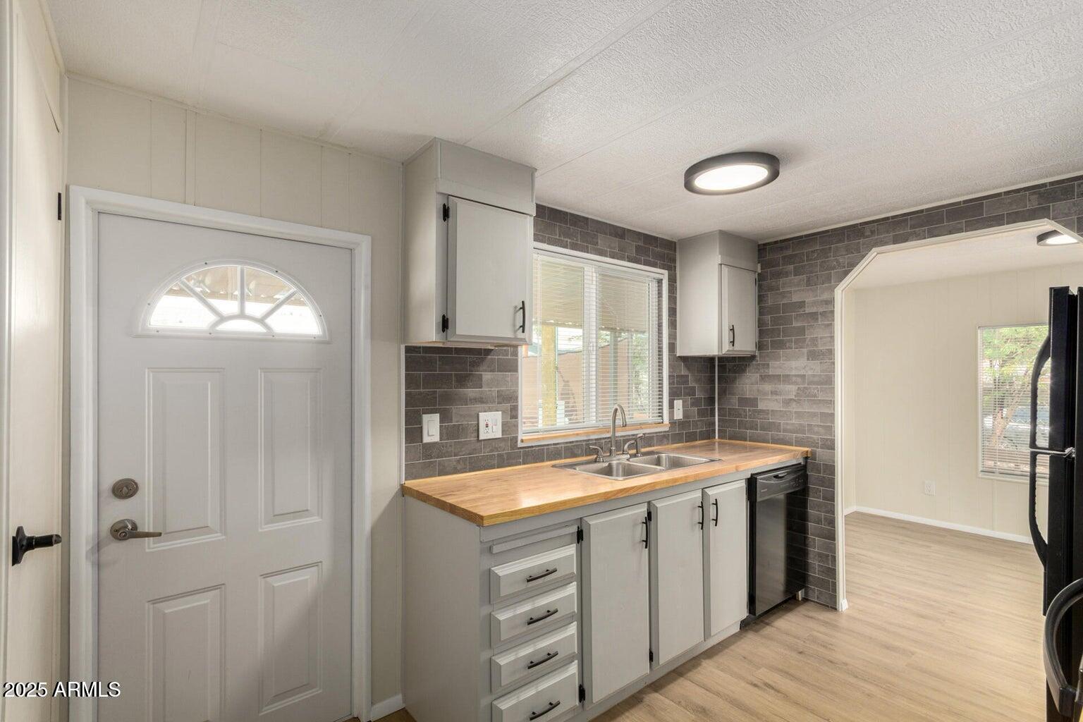 9710 E BAYWOOD Avenue