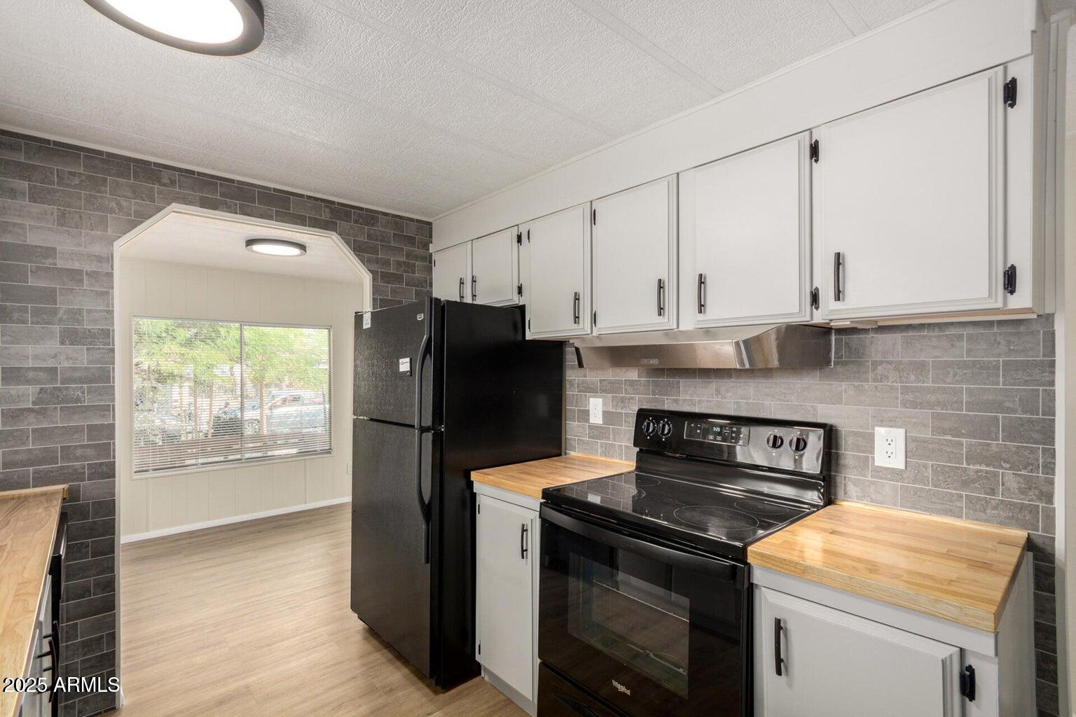 9710 E BAYWOOD Avenue