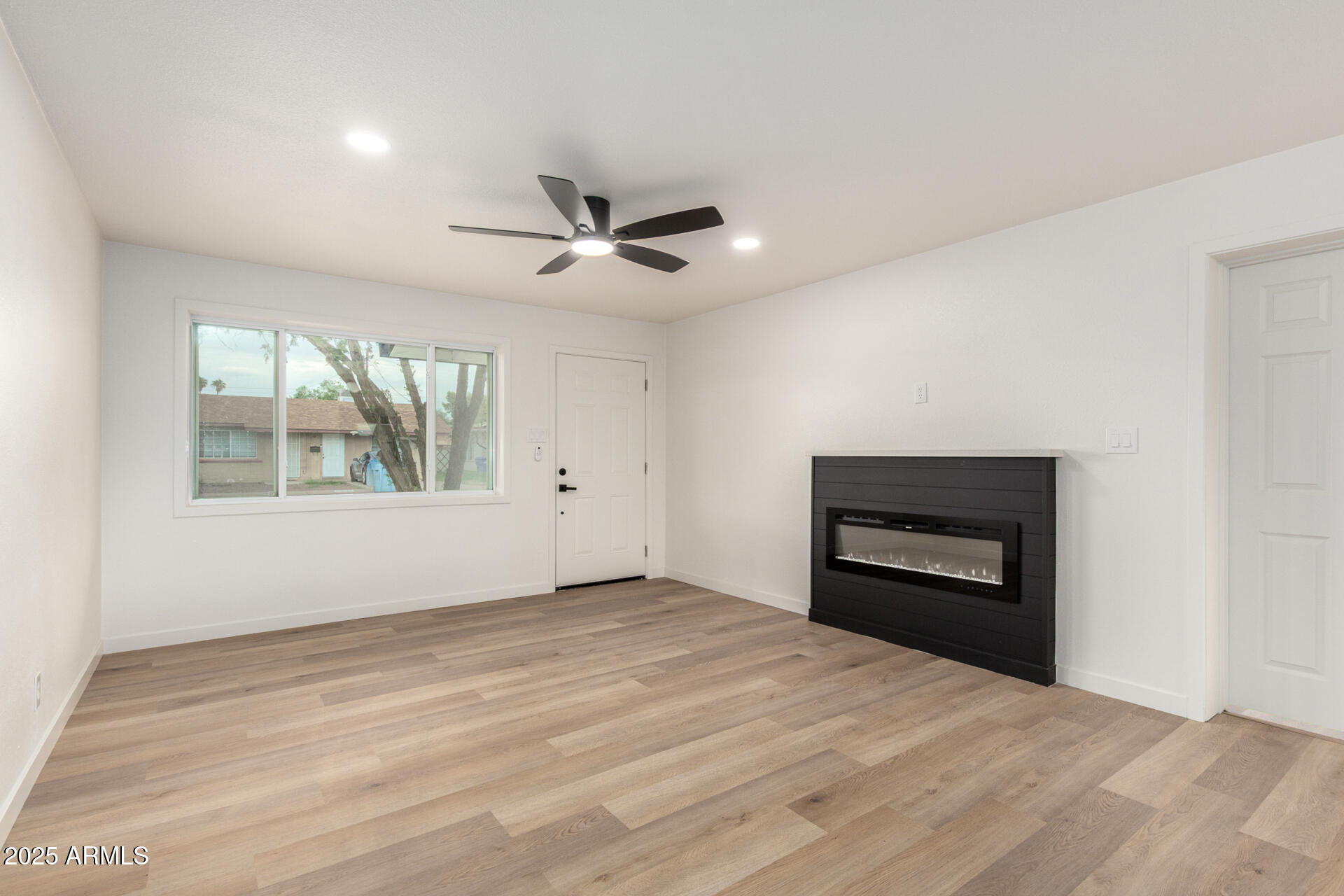 3939 W HARMONT Drive