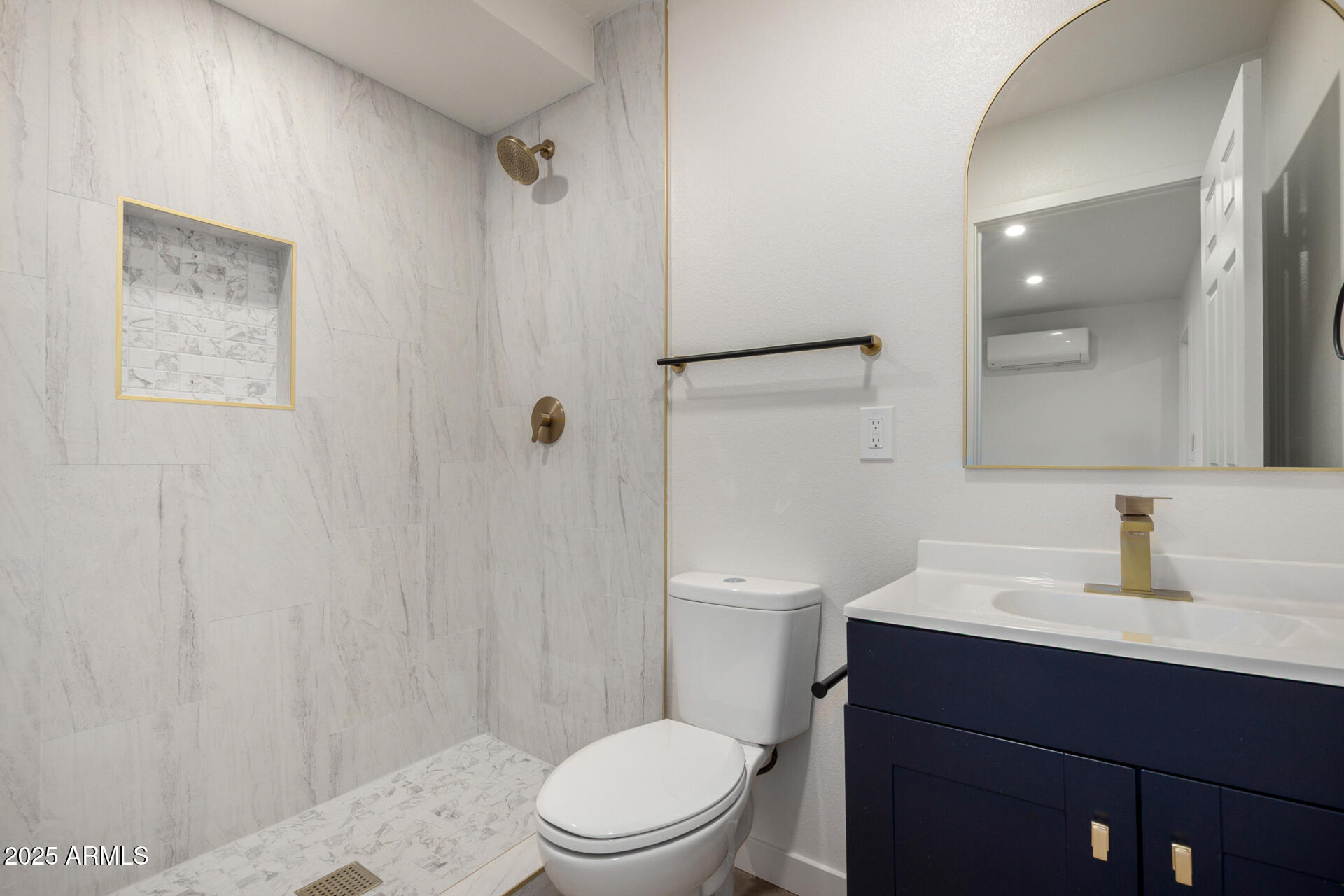 3939 W HARMONT Drive