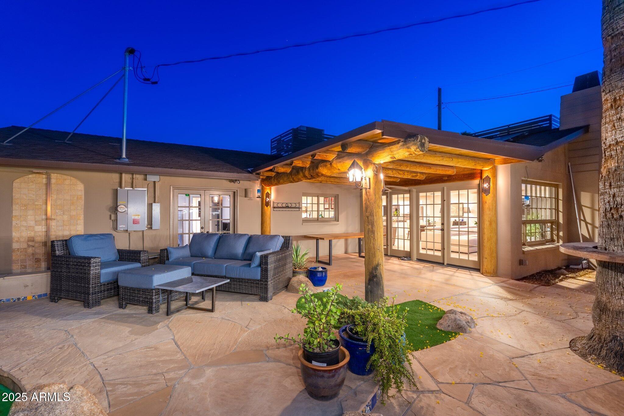 2712 E MOUNTAIN VIEW Road