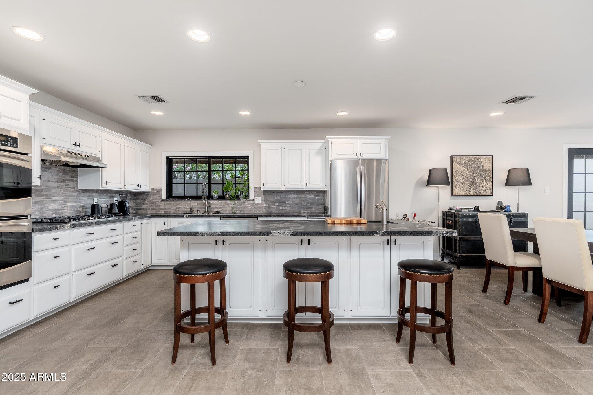 2712 E MOUNTAIN VIEW Road