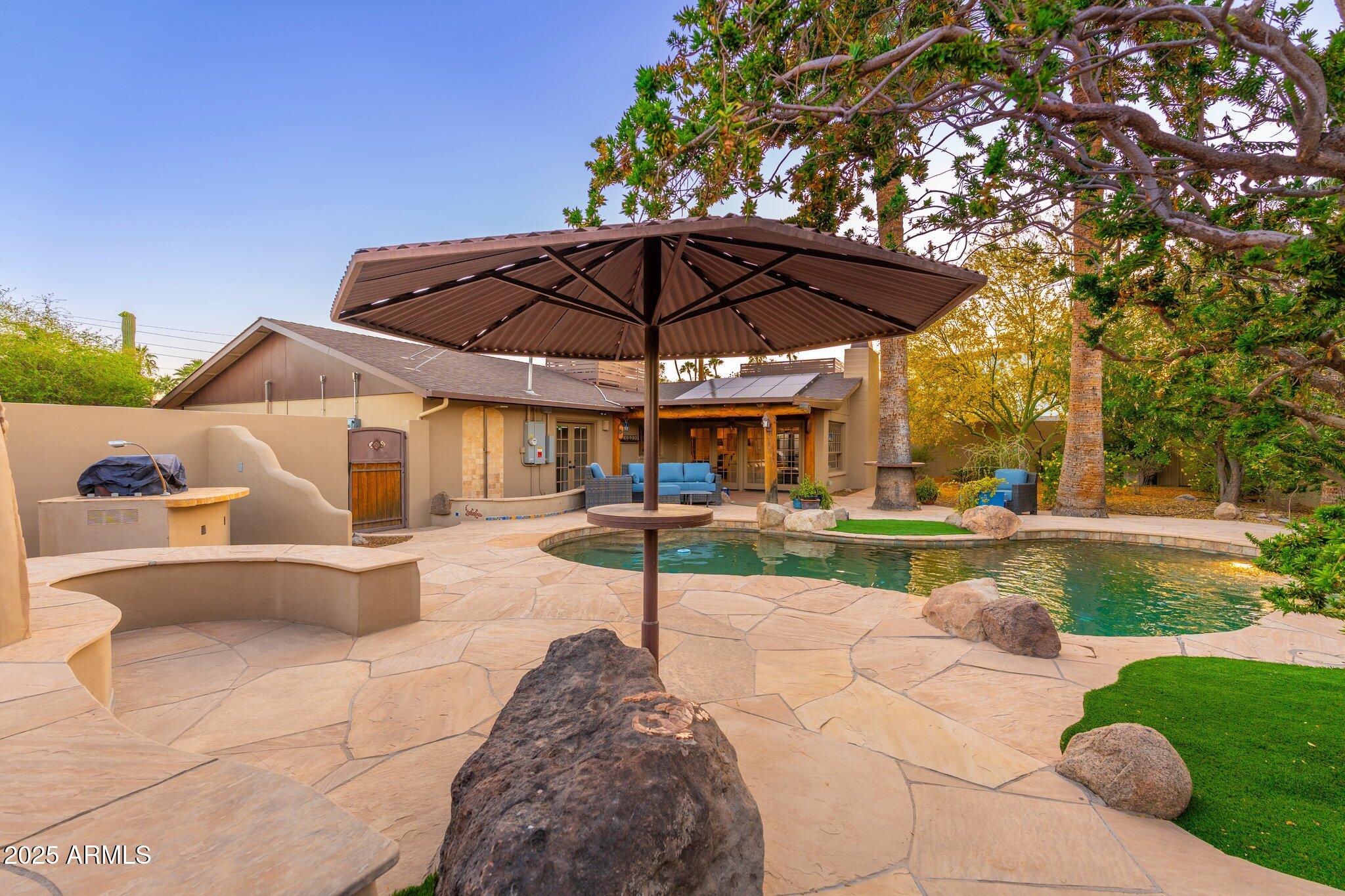 2712 E MOUNTAIN VIEW Road