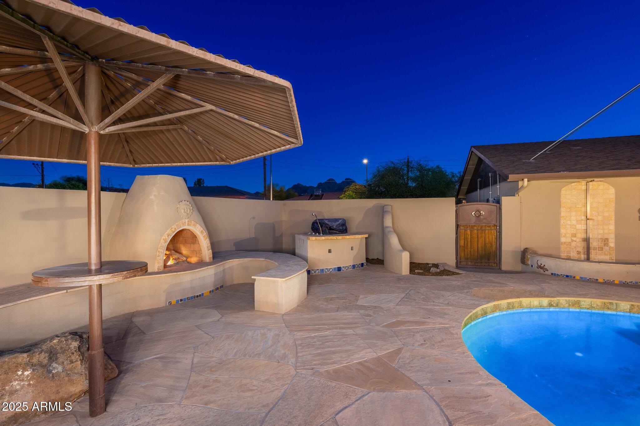 2712 E MOUNTAIN VIEW Road