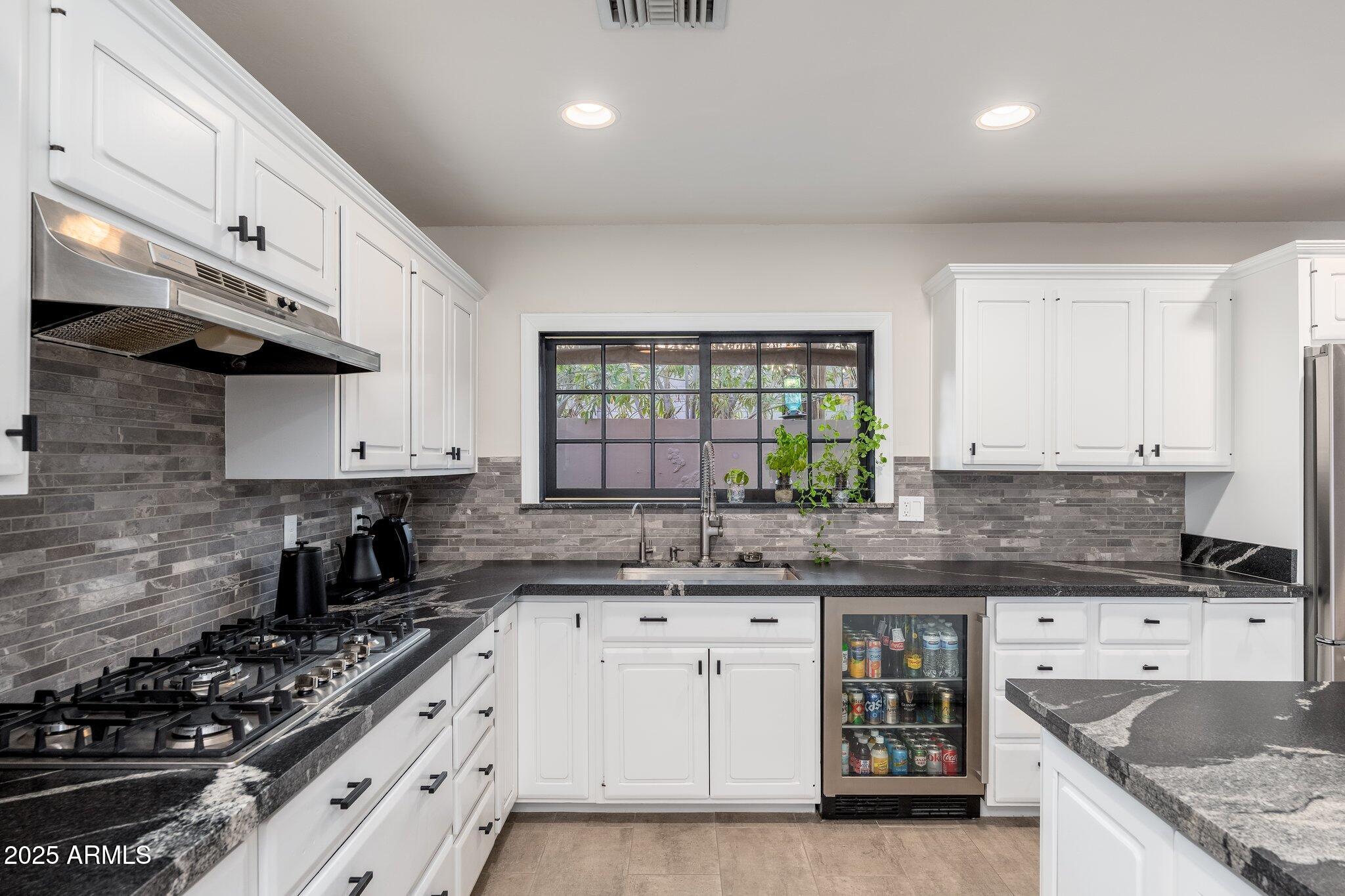 2712 E MOUNTAIN VIEW Road