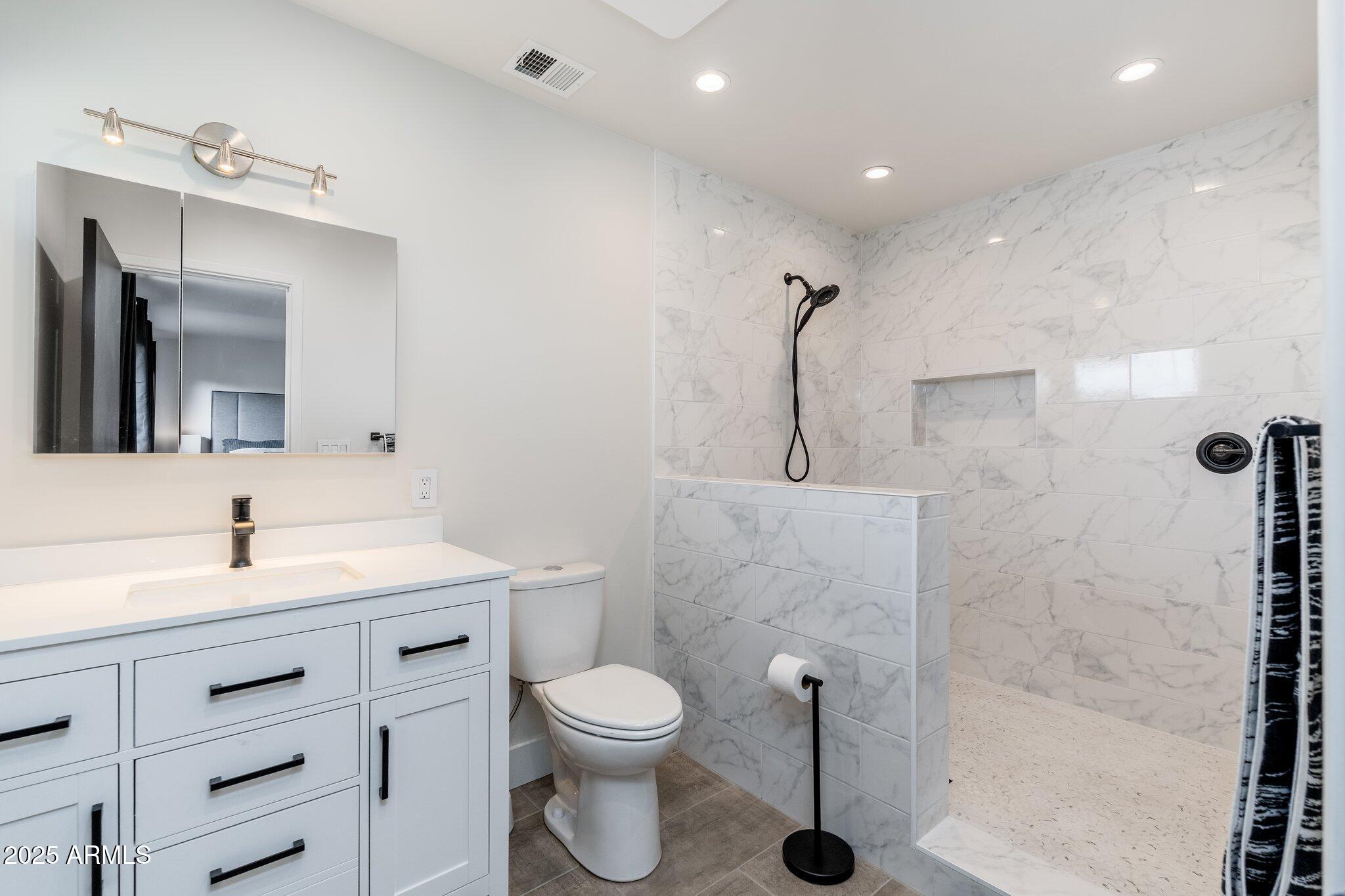 2712 E MOUNTAIN VIEW Road