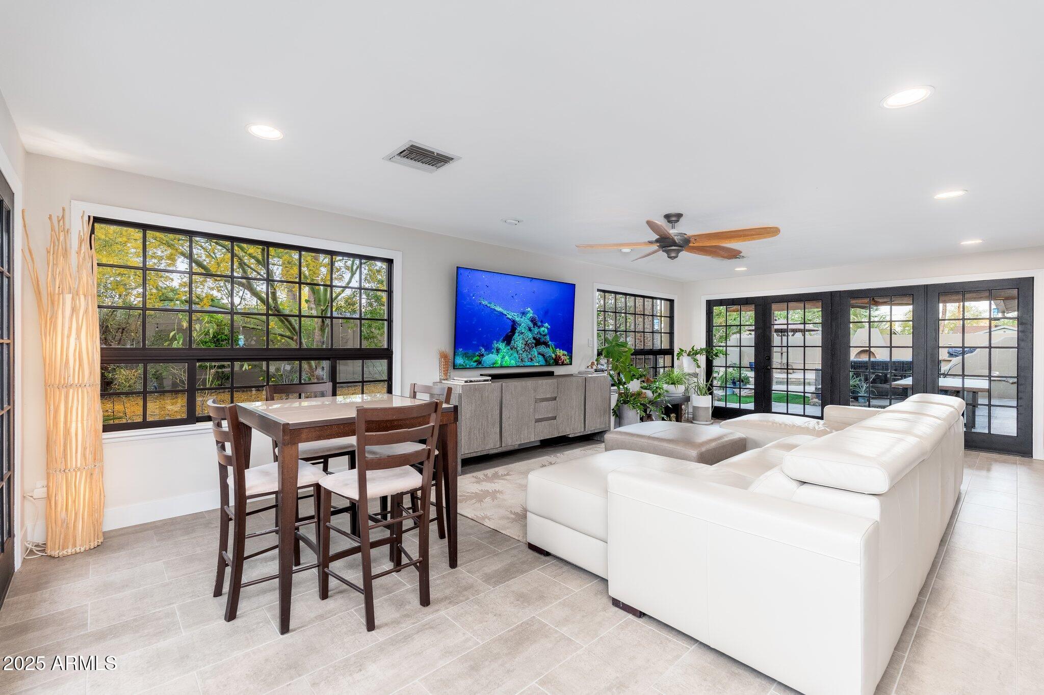 2712 E MOUNTAIN VIEW Road