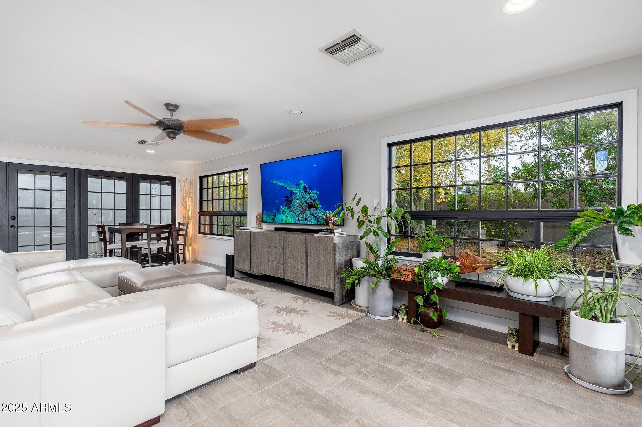 2712 E MOUNTAIN VIEW Road