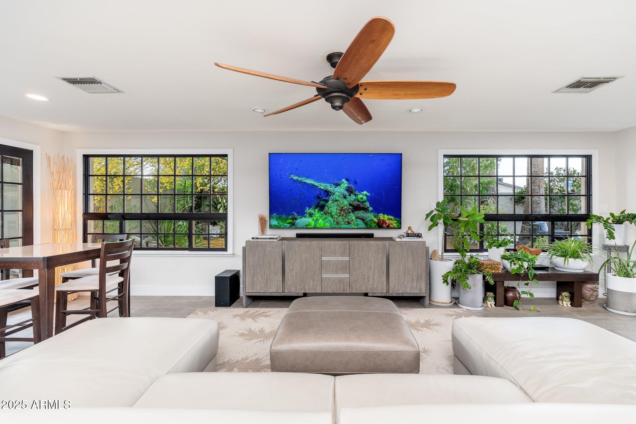 2712 E MOUNTAIN VIEW Road