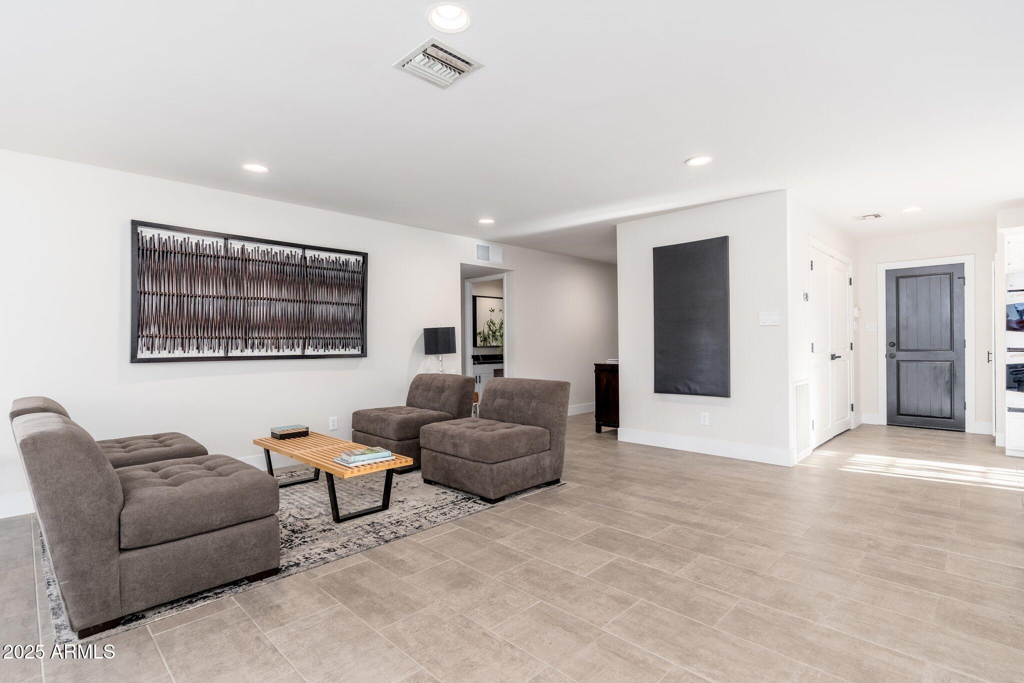 2712 E MOUNTAIN VIEW Road