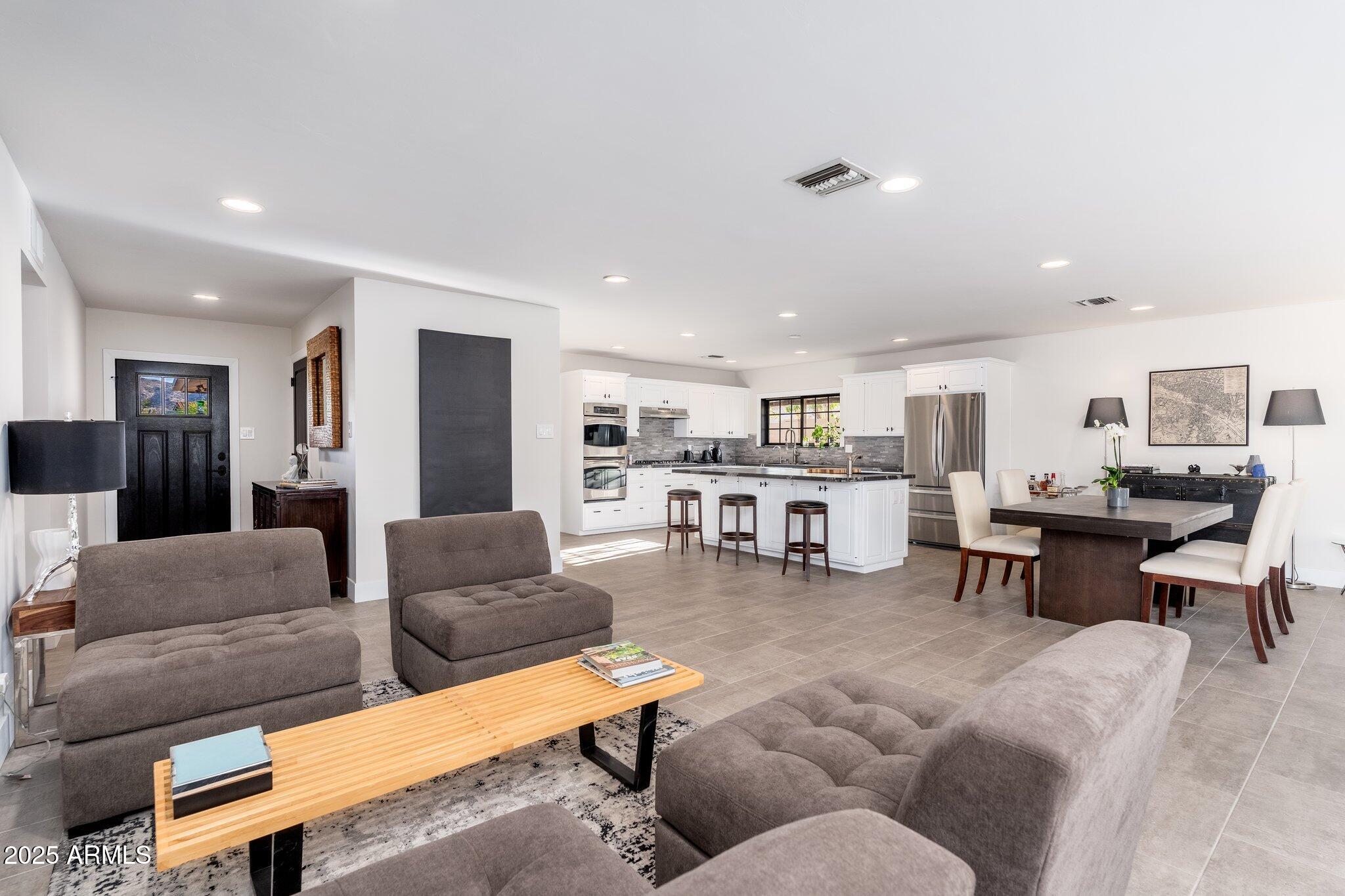 2712 E MOUNTAIN VIEW Road