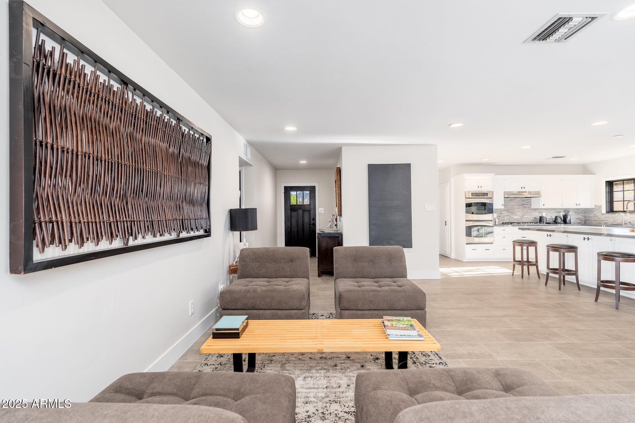 2712 E MOUNTAIN VIEW Road