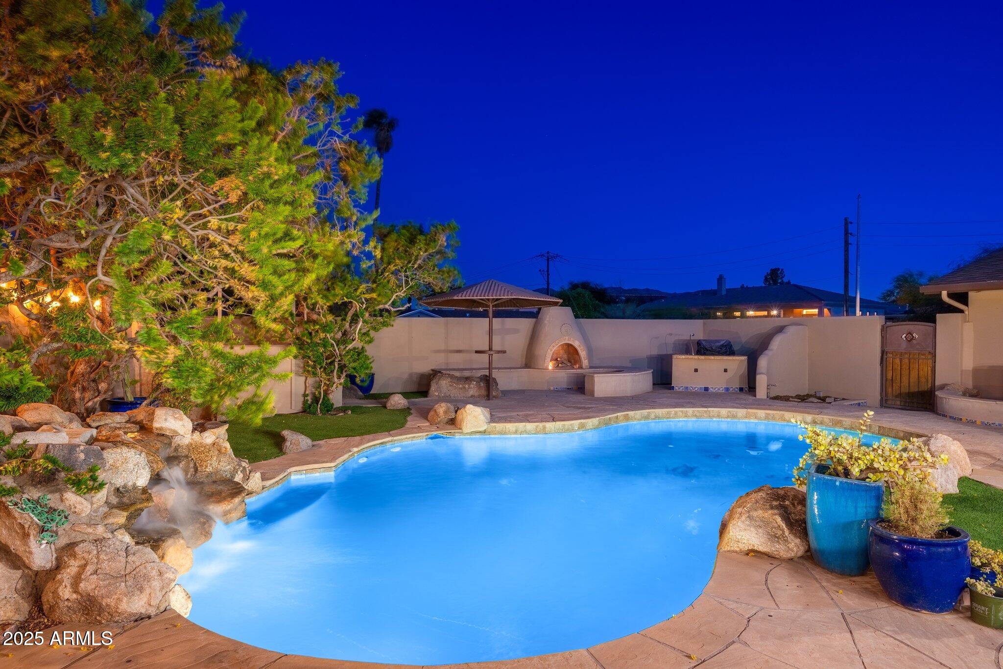 2712 E MOUNTAIN VIEW Road