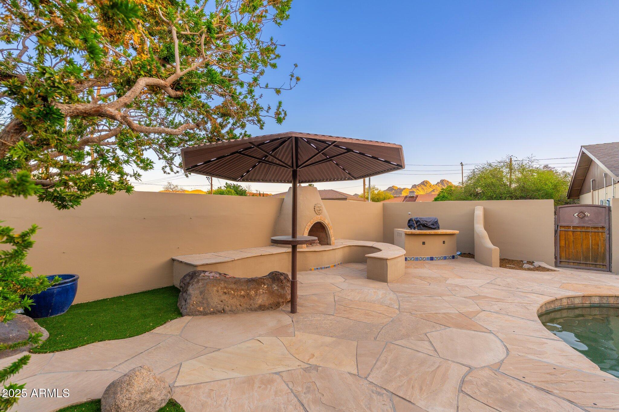 2712 E MOUNTAIN VIEW Road