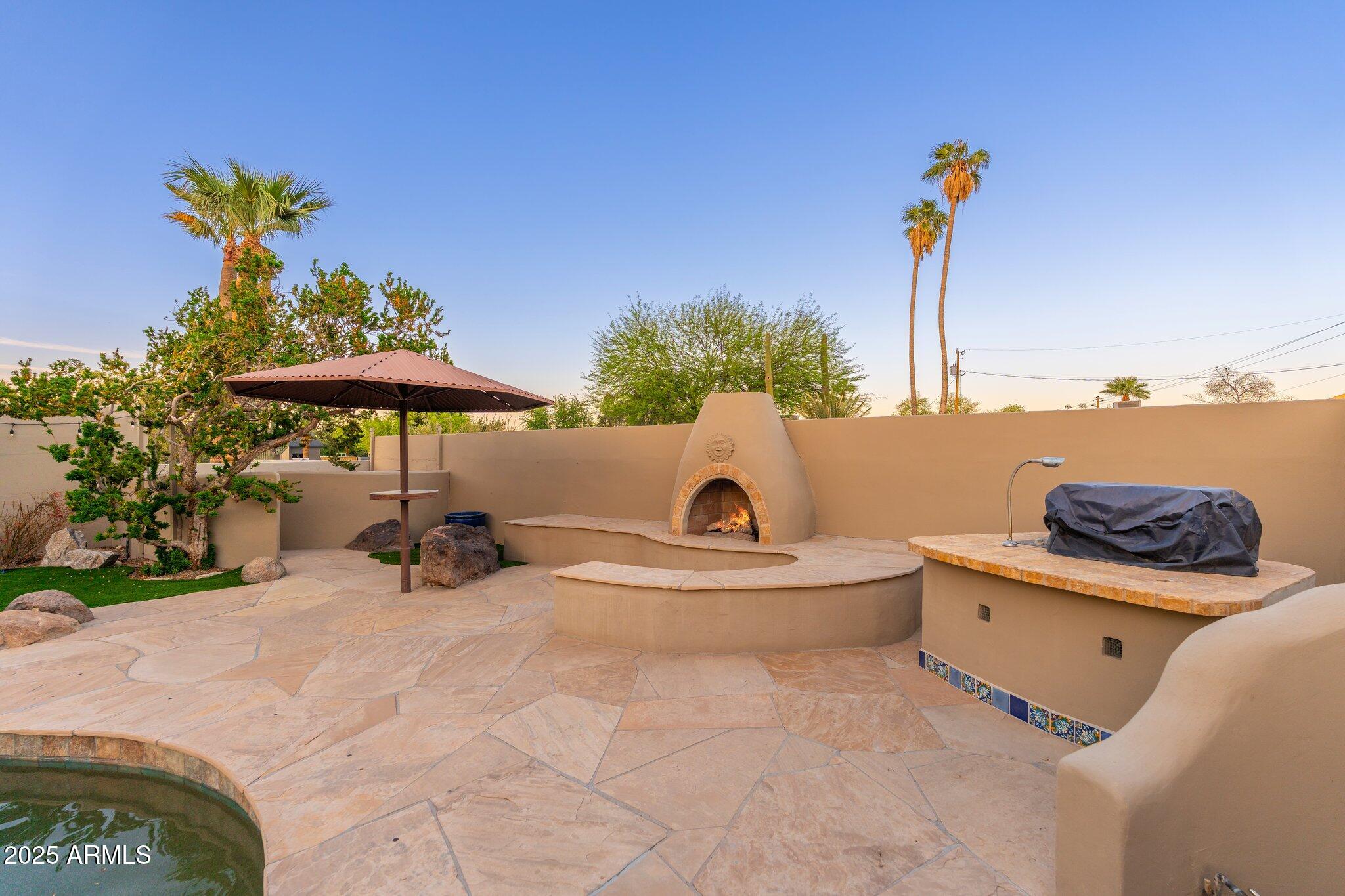 2712 E MOUNTAIN VIEW Road