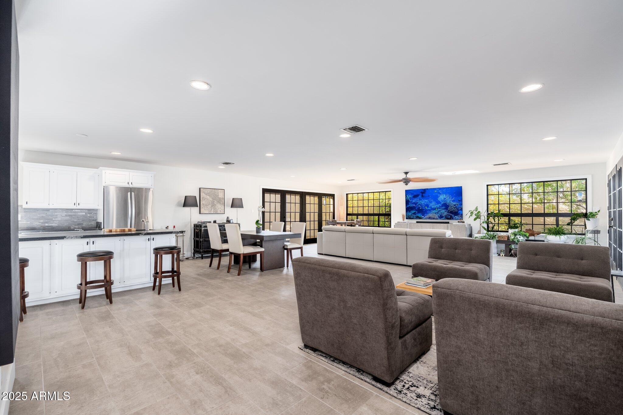 2712 E MOUNTAIN VIEW Road