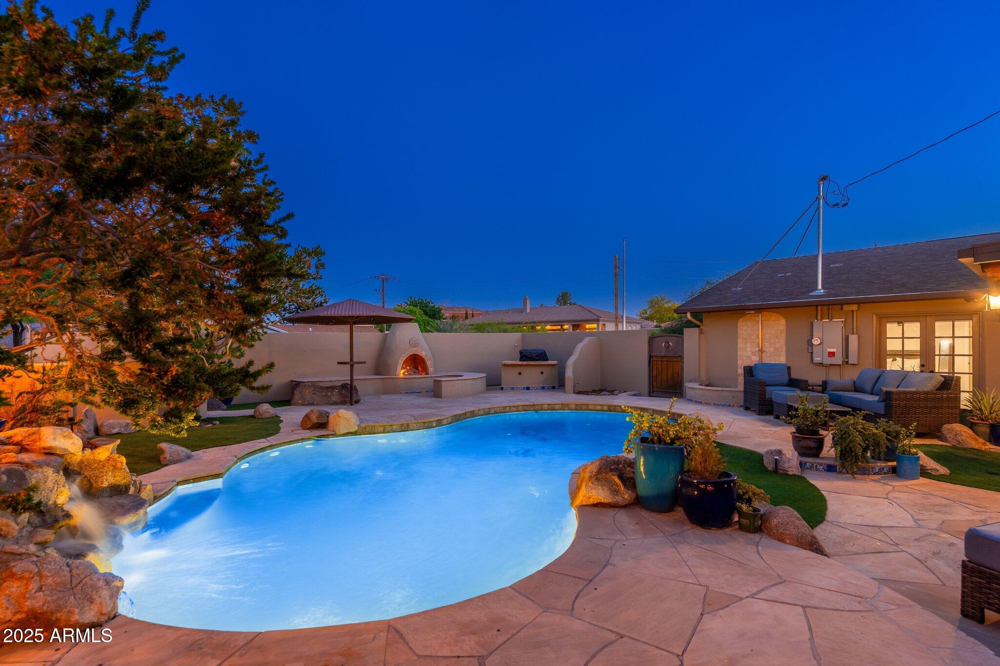 2712 E MOUNTAIN VIEW Road