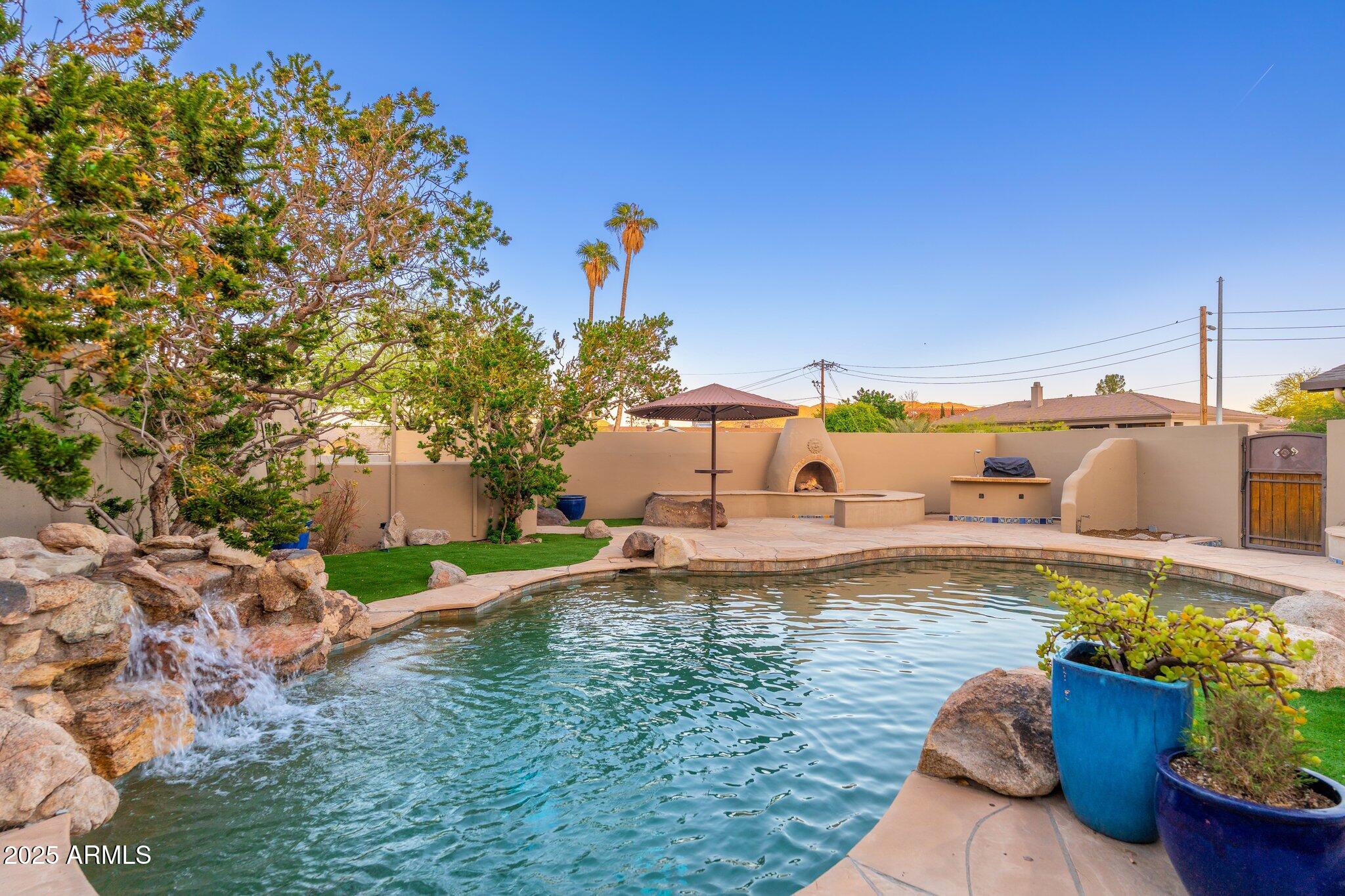 2712 E MOUNTAIN VIEW Road